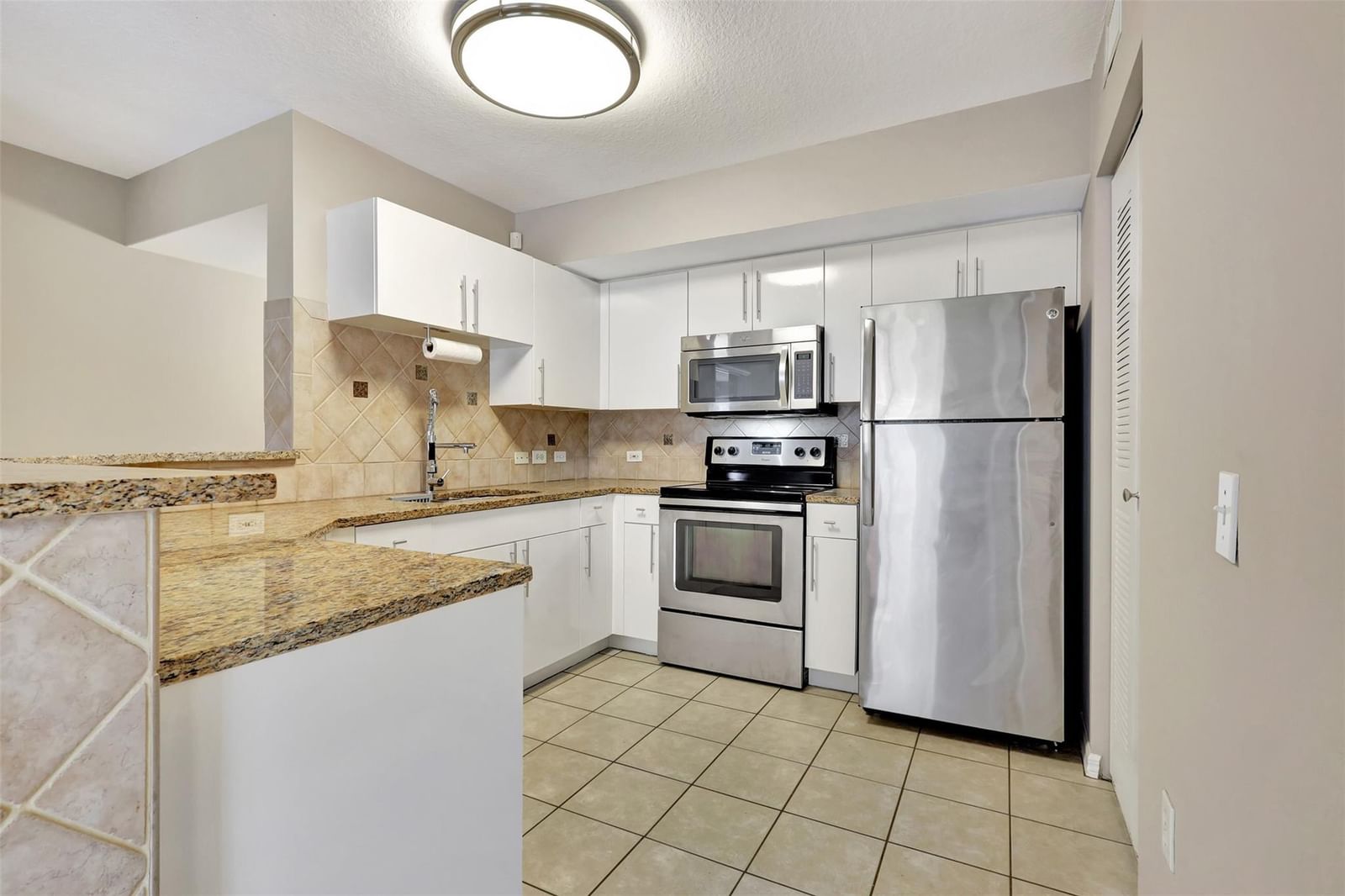 310 Villa Circle #310, Boynton Beach, FL 33435 photo 3