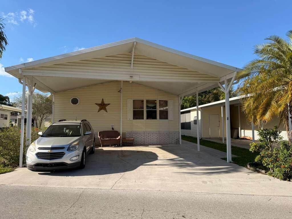 2 S 4 Seasons Road, Palm Beach Gardens, FL 33410 photo 2