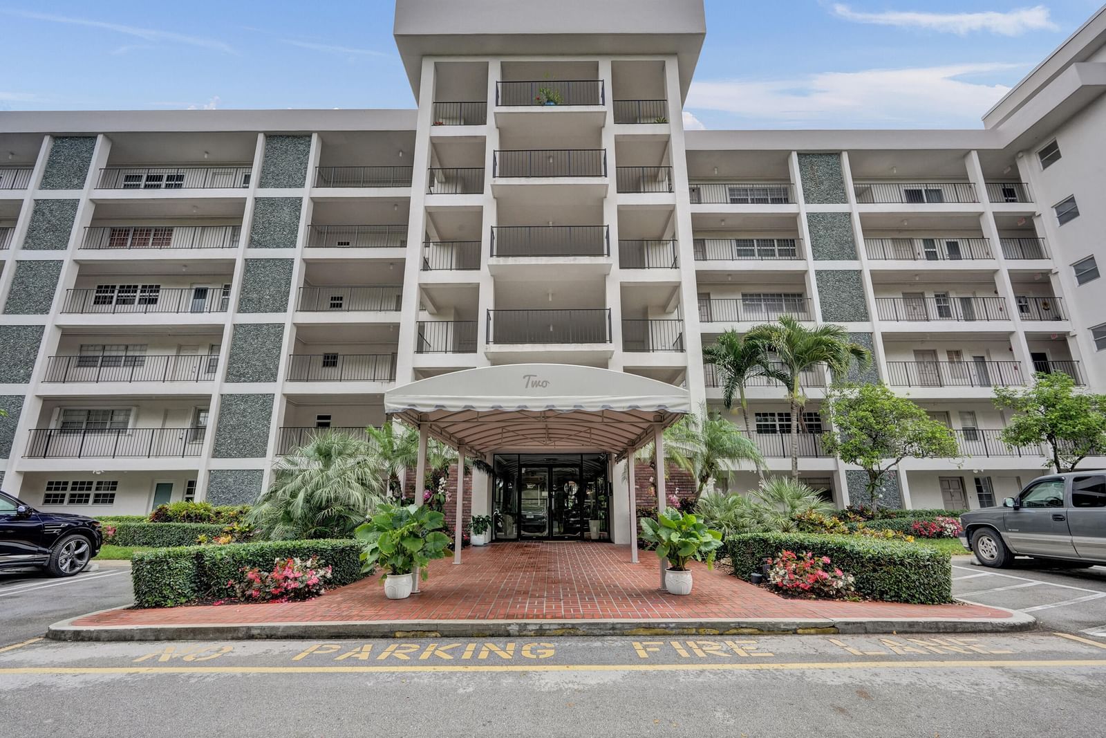 2850 N Palm Aire Drive #401, Pompano Beach, FL 33069 photo 2