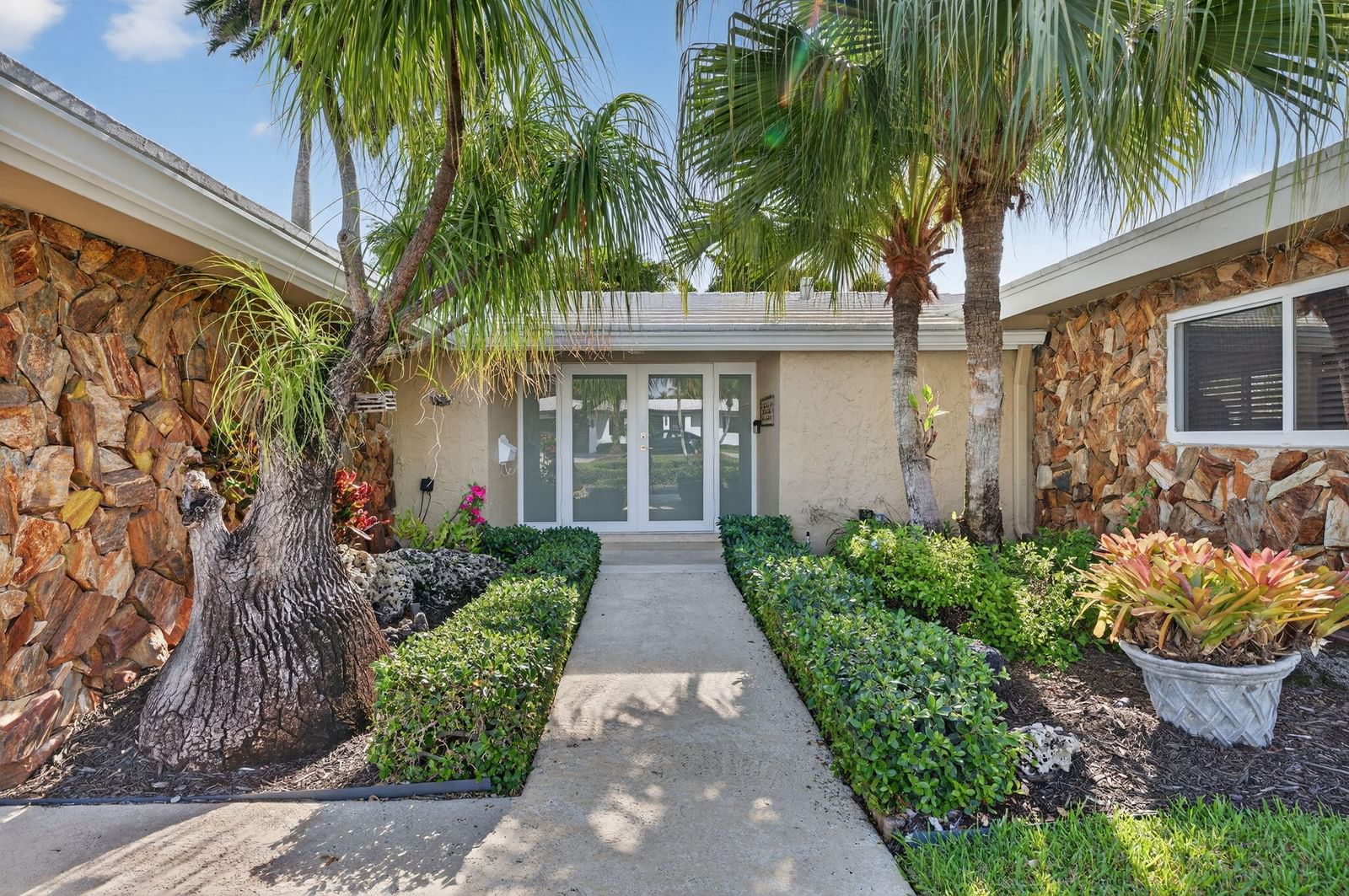 2300 NE 16th Avenue, Wilton Manors, FL 33305 photo 2