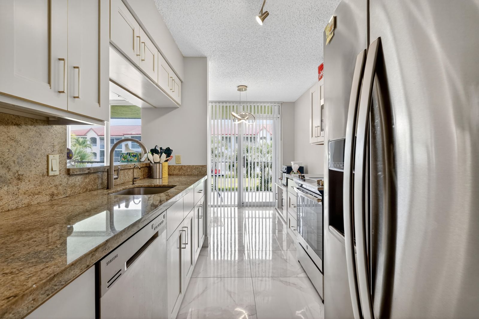 110 Half Moon Circle #D2, Hypoluxo, FL 33462 photo 5