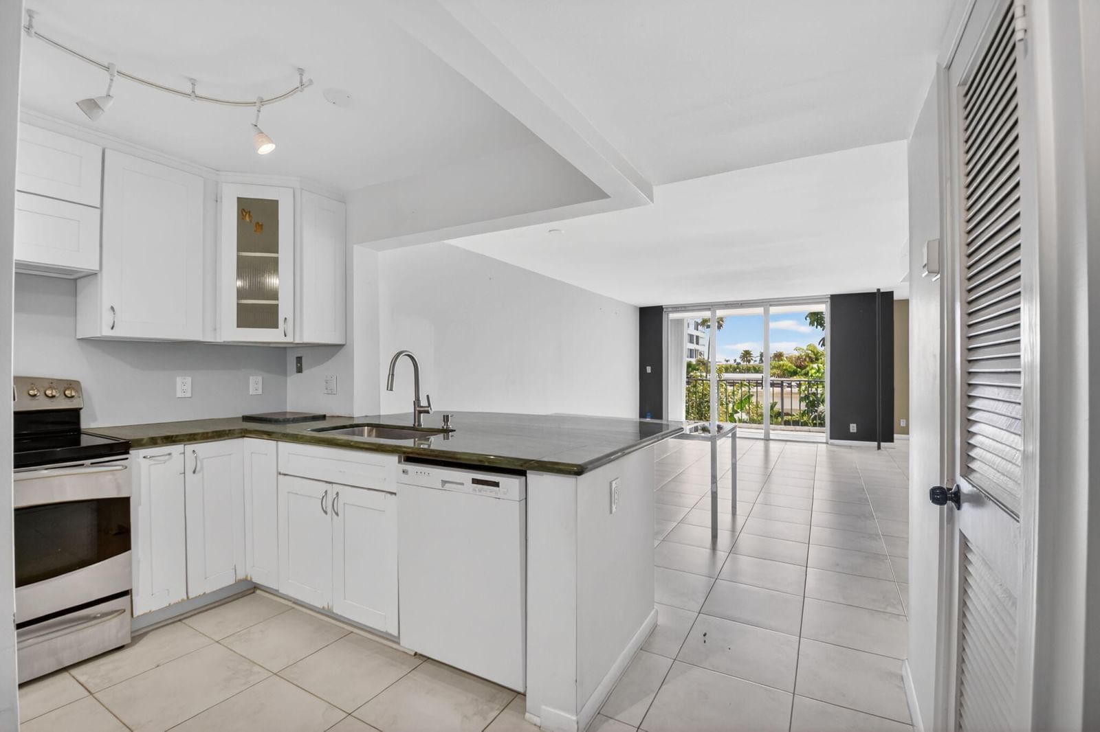 3581 S Ocean Boulevard #3c, South Palm Beach, FL 33480 photo 5