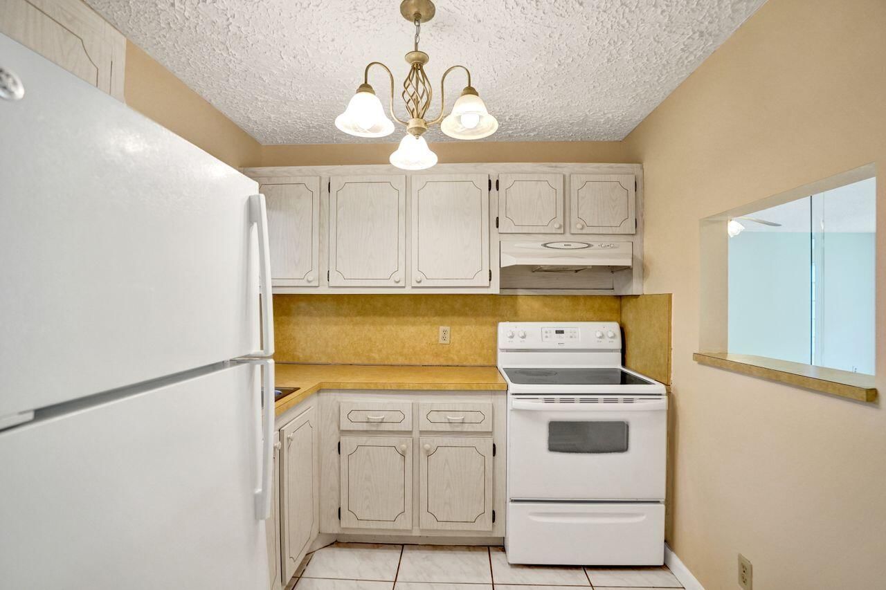 9460 Sunrise Lakes Boulevard #106, Sunrise, FL 33322 photo 3