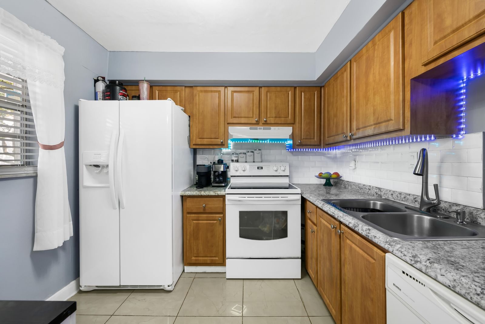 471 N Pine Island Road #302d, Plantation, FL 33324 photo 4