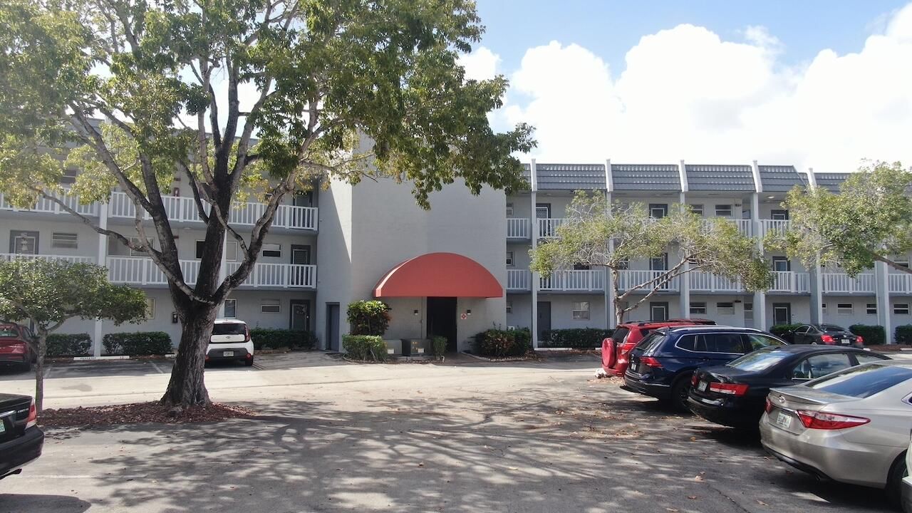 6570 Royal Palm Boulevard #106j, Margate, FL 33063 photo 2