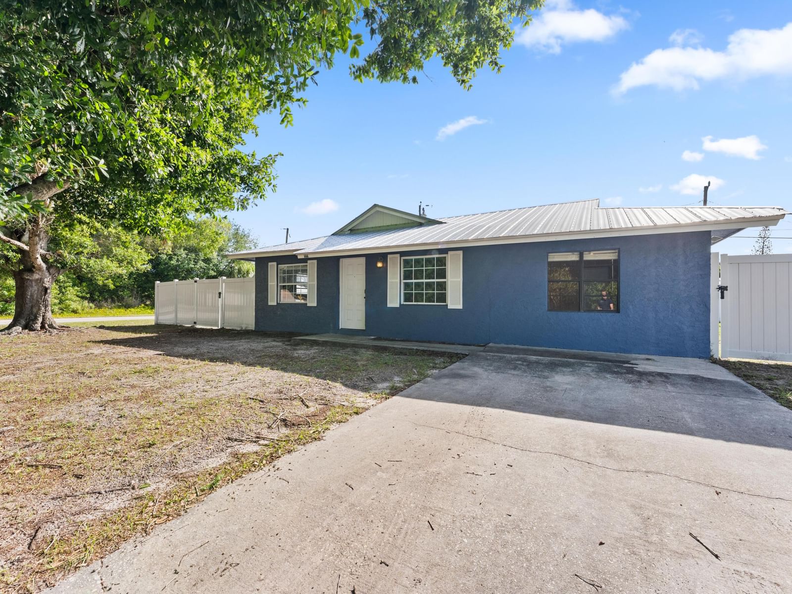 304 8th Avenue SW, Vero Beach, FL 32962 photo 2