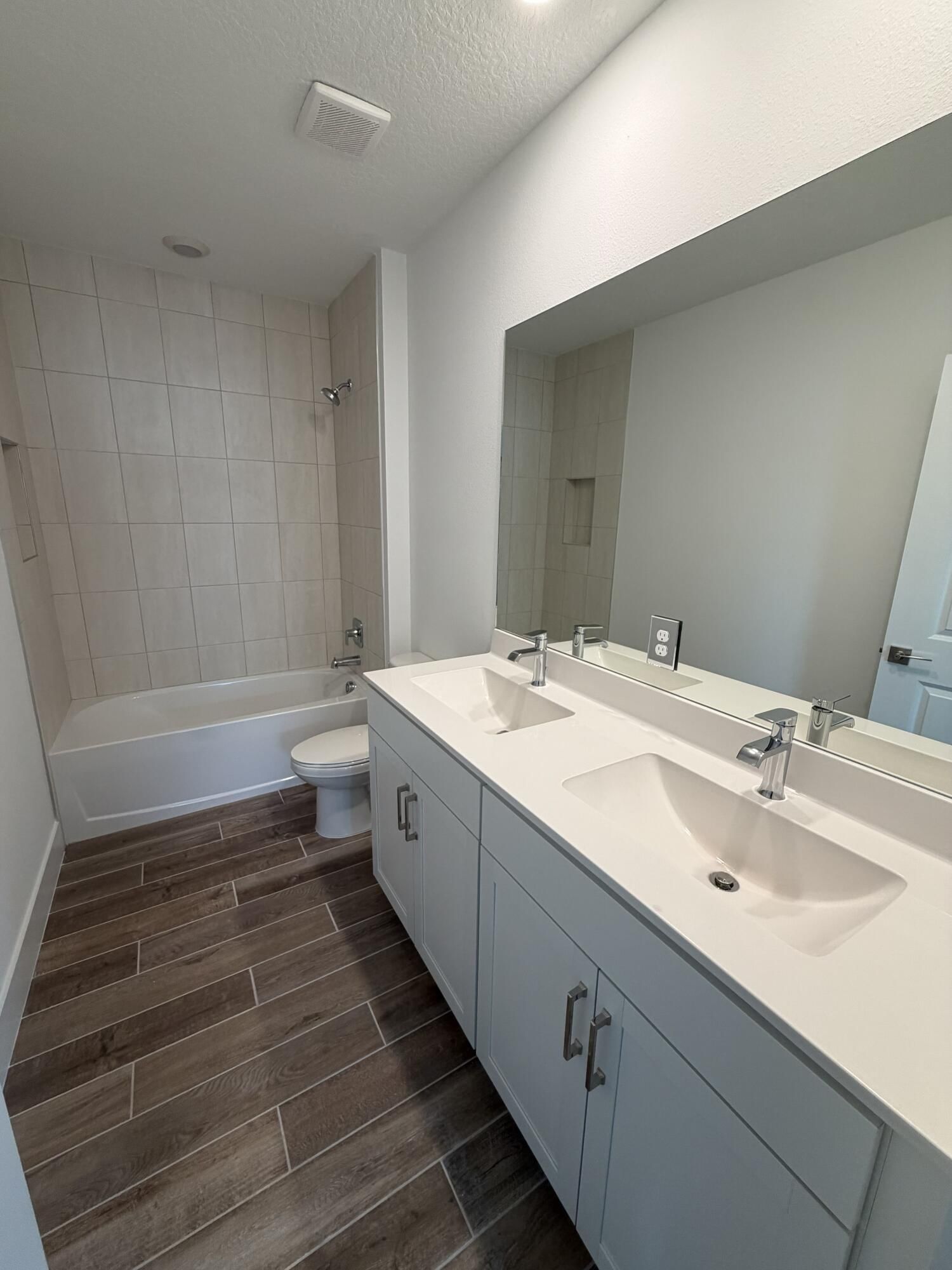 6781 SE Park Trace Drive, Stuart, FL 34997 photo 2