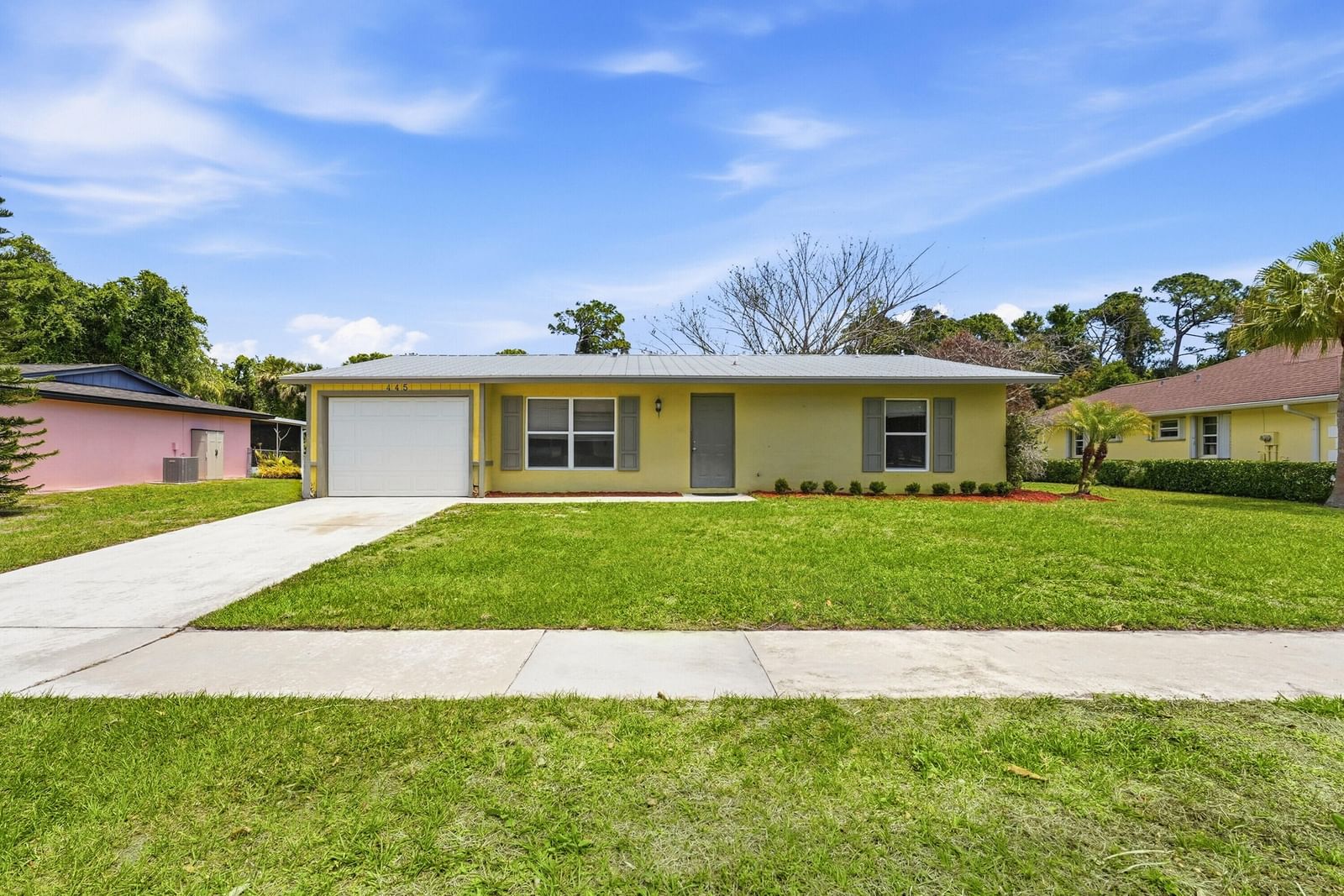 445 NE Armory Circle, Port St Lucie, FL 34983 photo 2