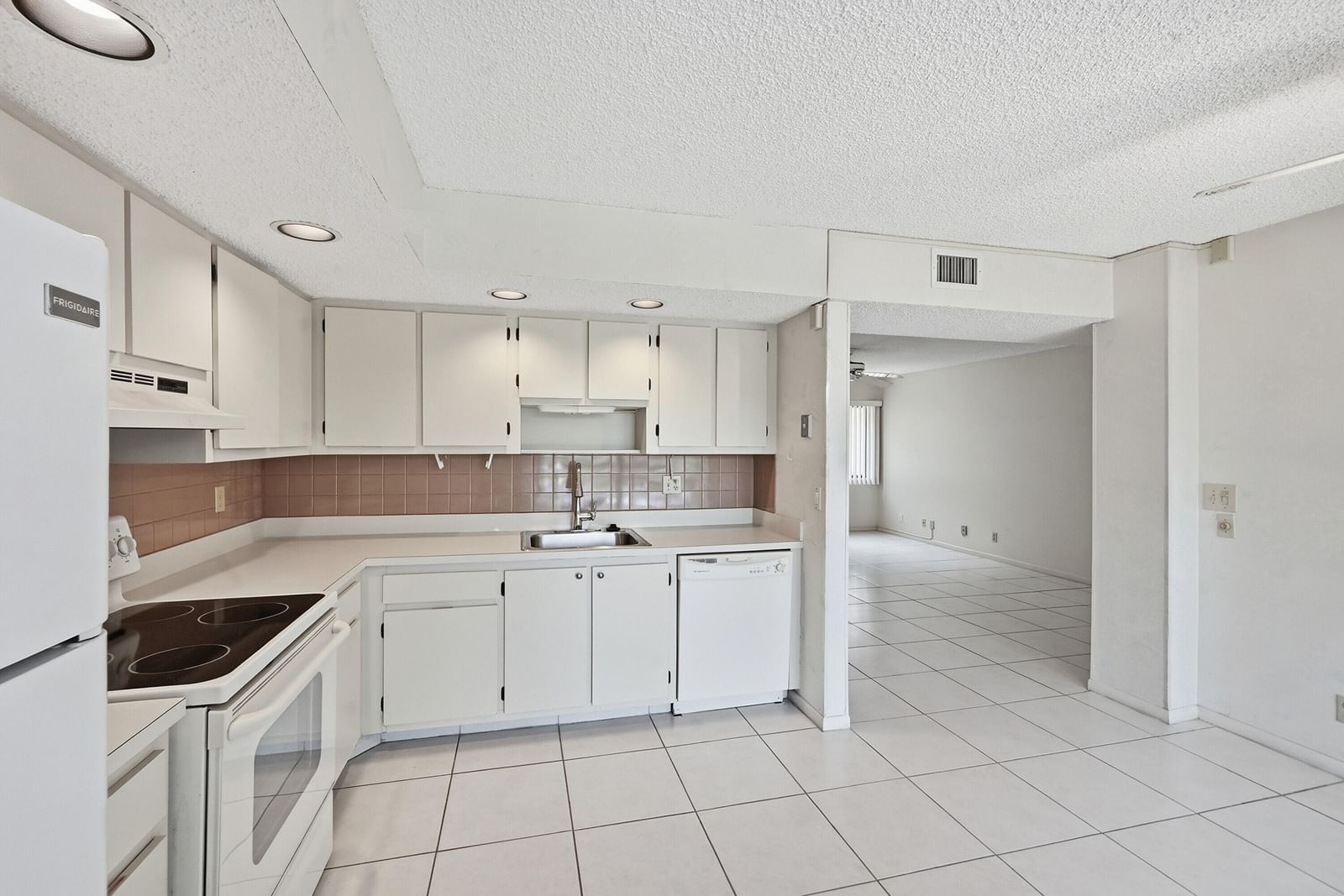 5370 Las Verdes Circle #219, Delray Beach, FL 33484 photo 4
