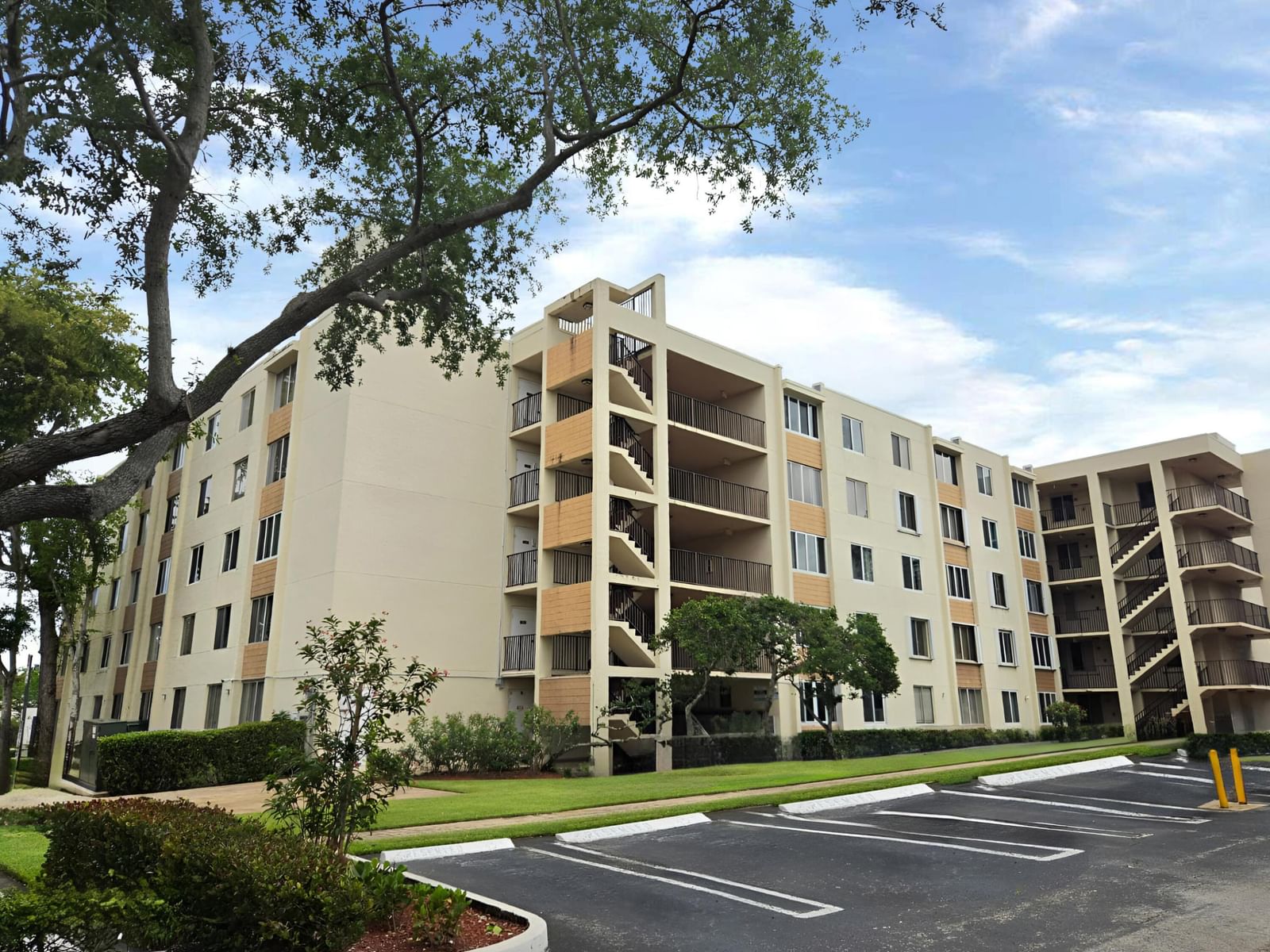 3253 Riverside Drive #D-301, Coral Springs, FL 33065 photo 2