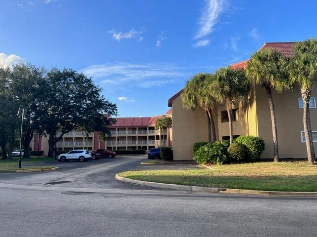 6337 Parc Corniche Dr Drive #2111, Orlando, FL 32821 photo 5