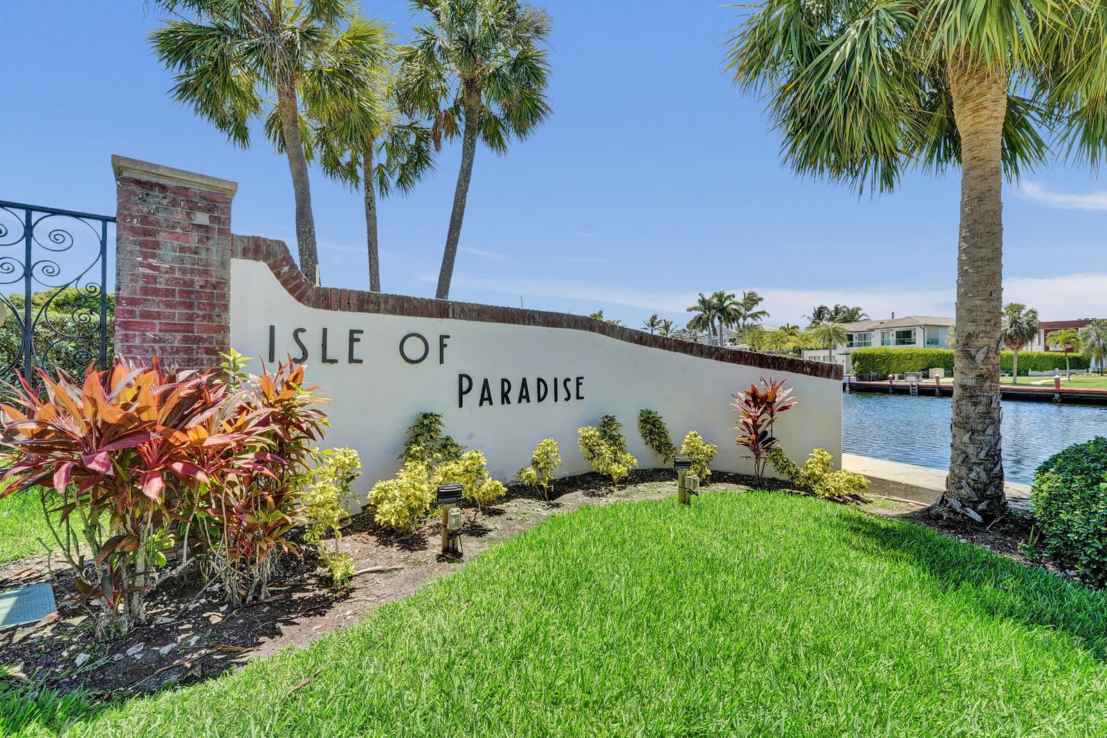 455 Paradise Isle Boulevard #305, Hallandale Beach, FL 33009 photo 2