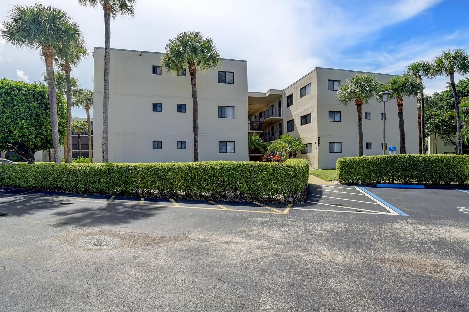 5370 Las Verdes Circle #324, Delray Beach, FL 33484 photo 3