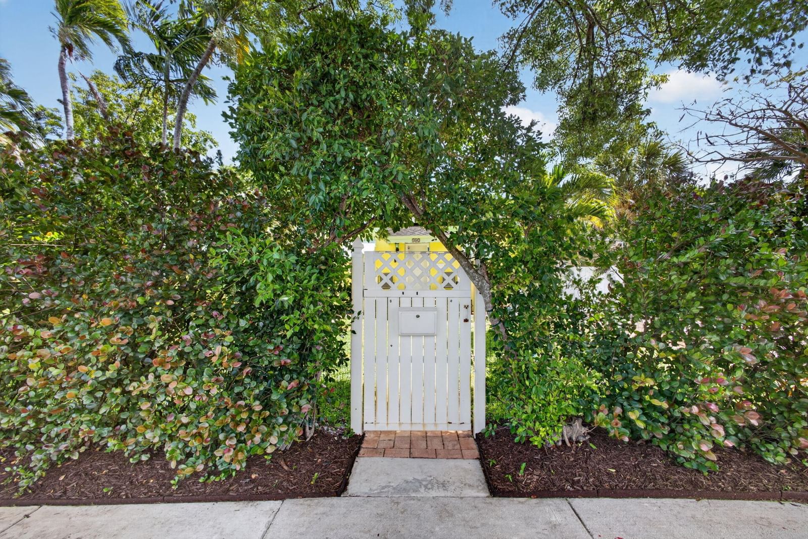 502 49th Street, West Palm Beach, FL 33407 photo 2