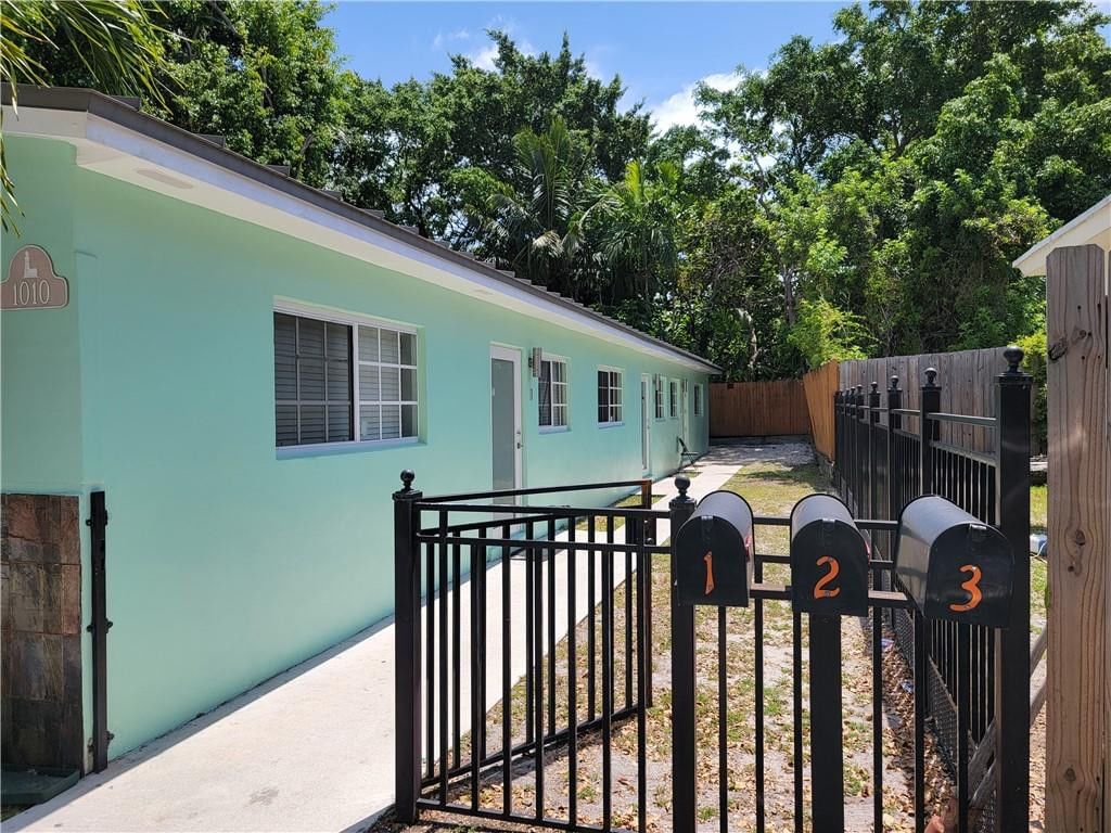 1010 NW 3rd Avenue, Hallandale Beach, FL 33009 photo 2
