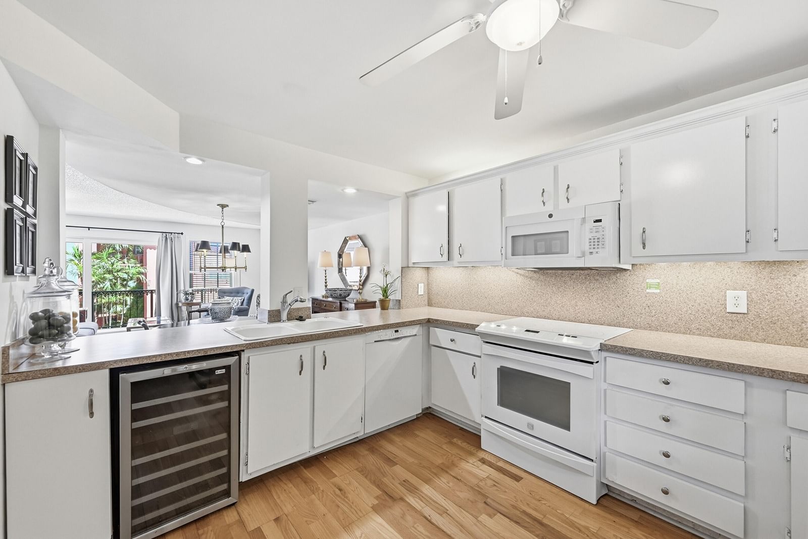 670 Tennis Club Drive #303, Fort Lauderdale, FL 33311 photo 2