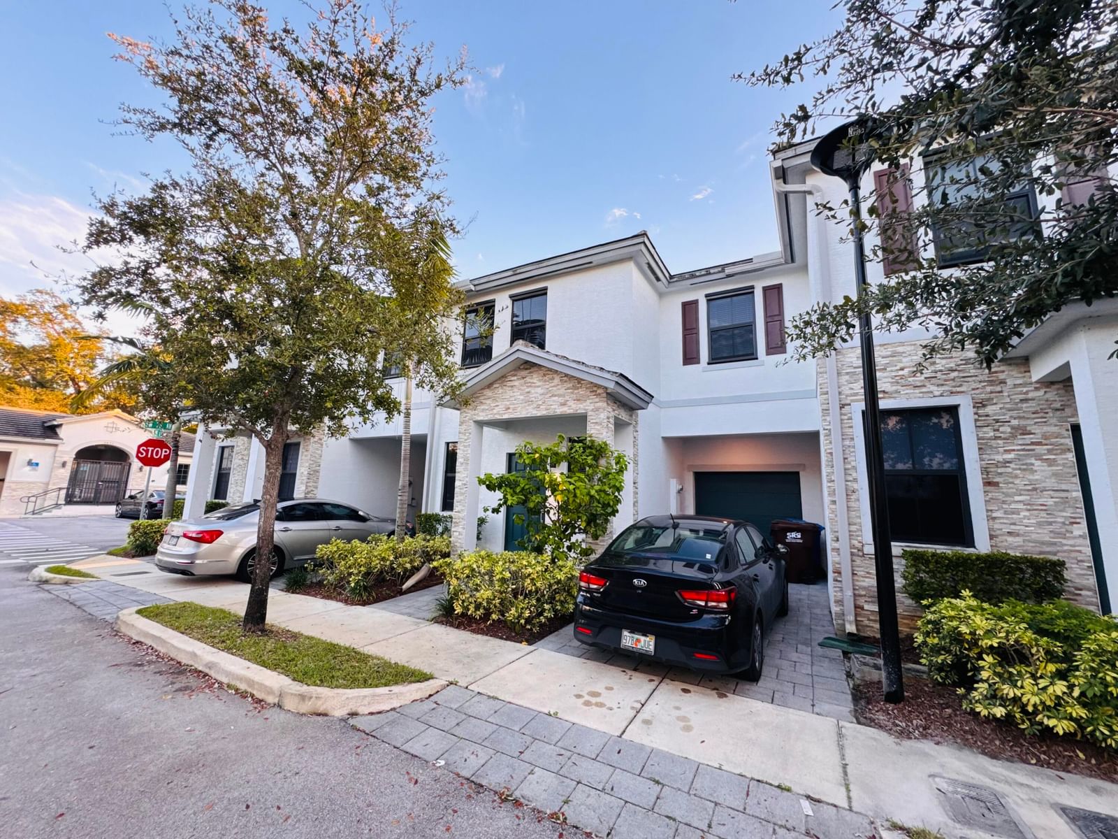 1606 SW 28th Court, Fort Lauderdale, FL 33315 photo 2