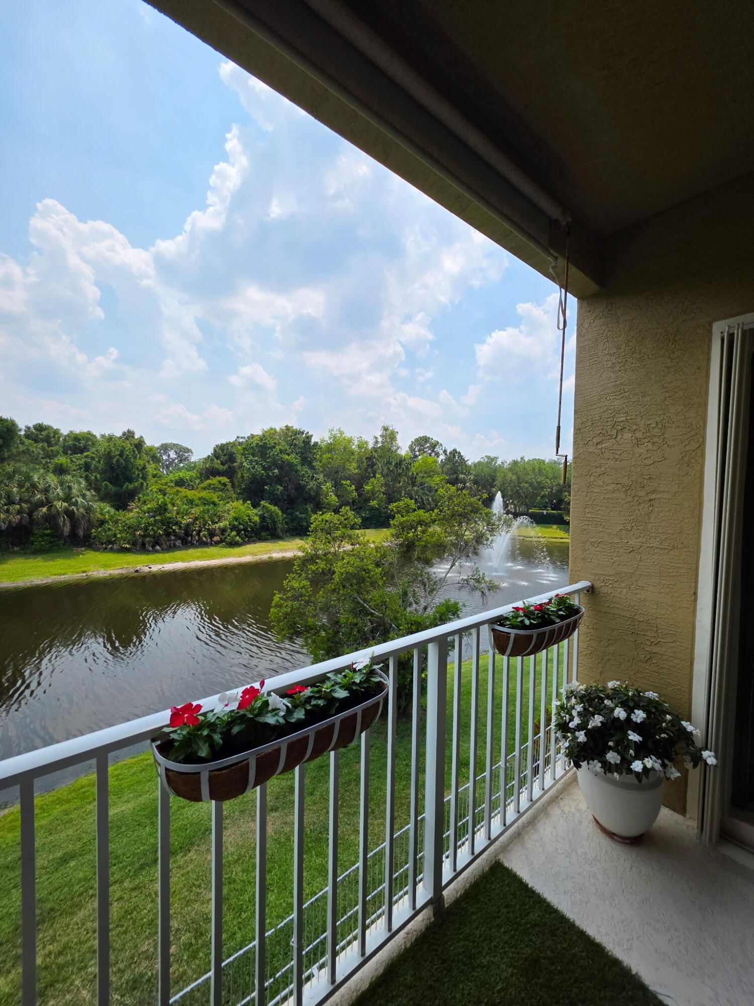 1560 SE Hampshire Way #204, Stuart, FL 34994 photo 2