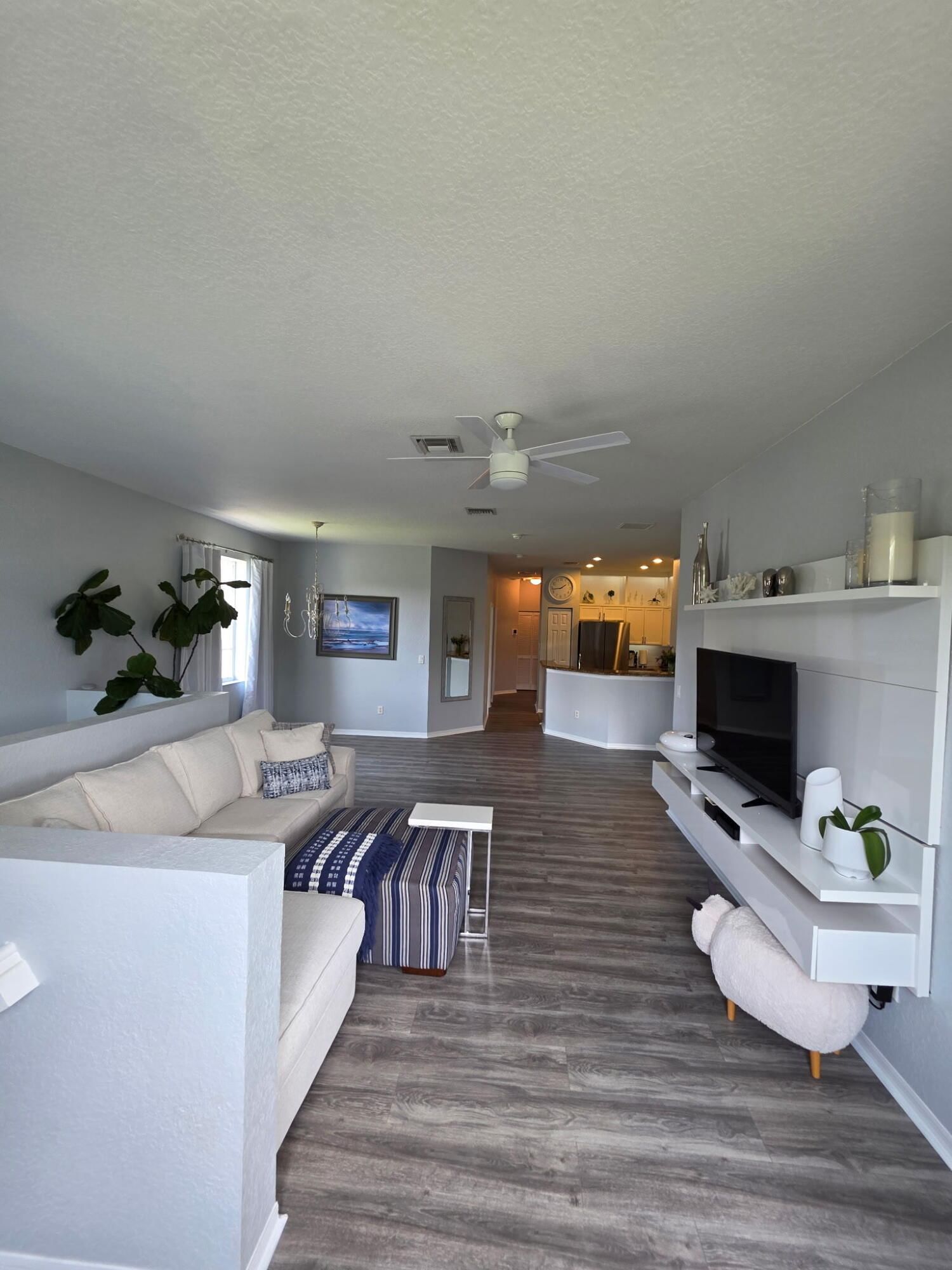 1560 SE Hampshire Way #204, Stuart, FL 34994 photo 5