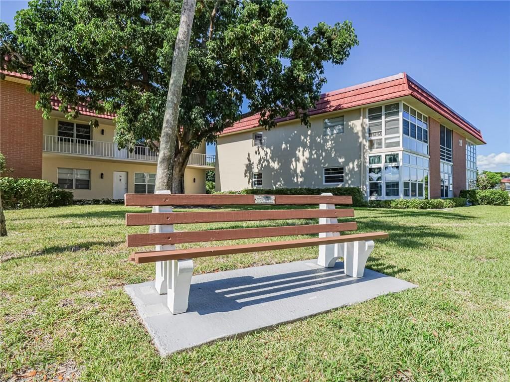 28 Pine Arbor Lane #101, Vero Beach, FL 32962 photo 5
