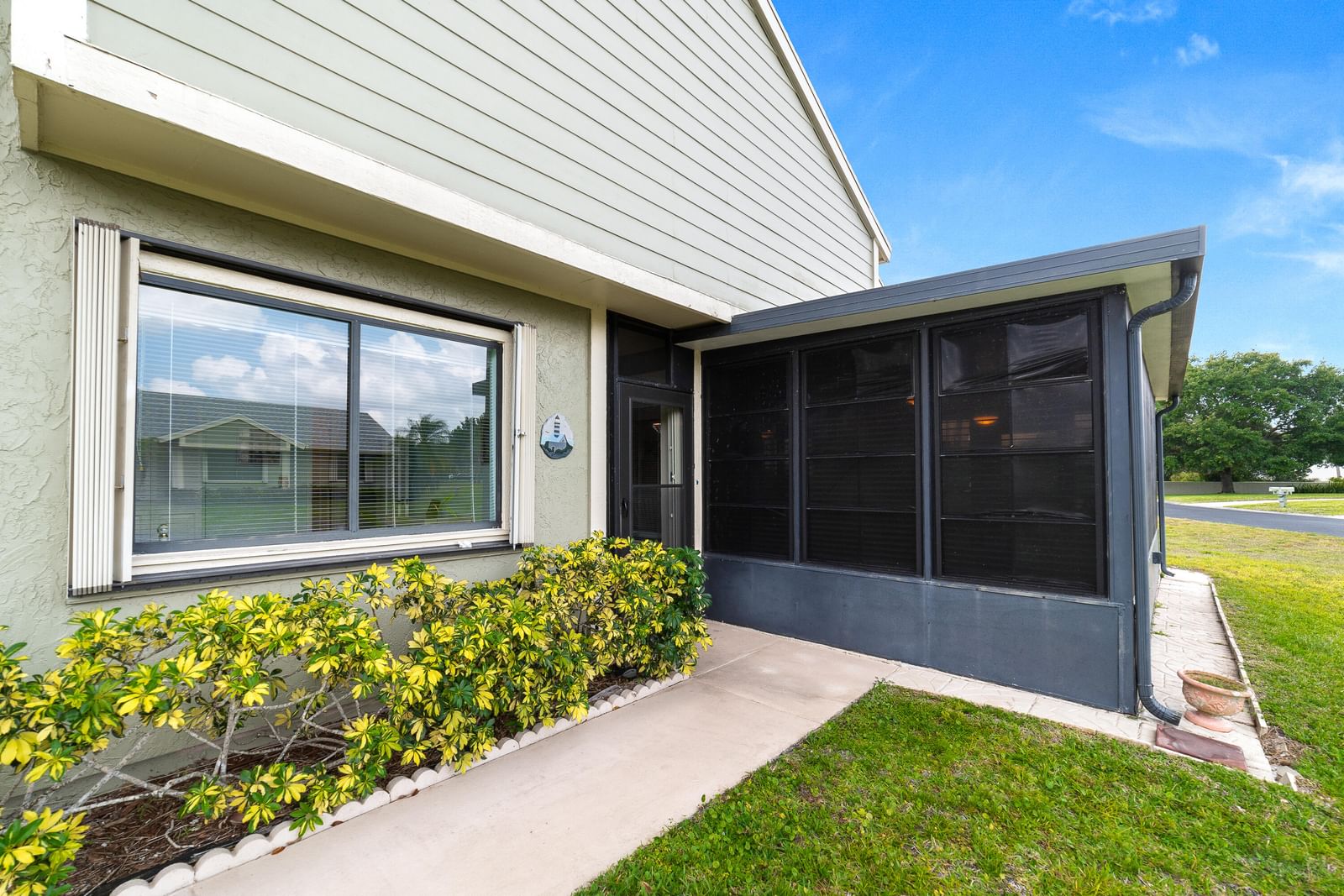 1533 SE Crayrich Court, Port St Lucie, FL 34952 photo 2