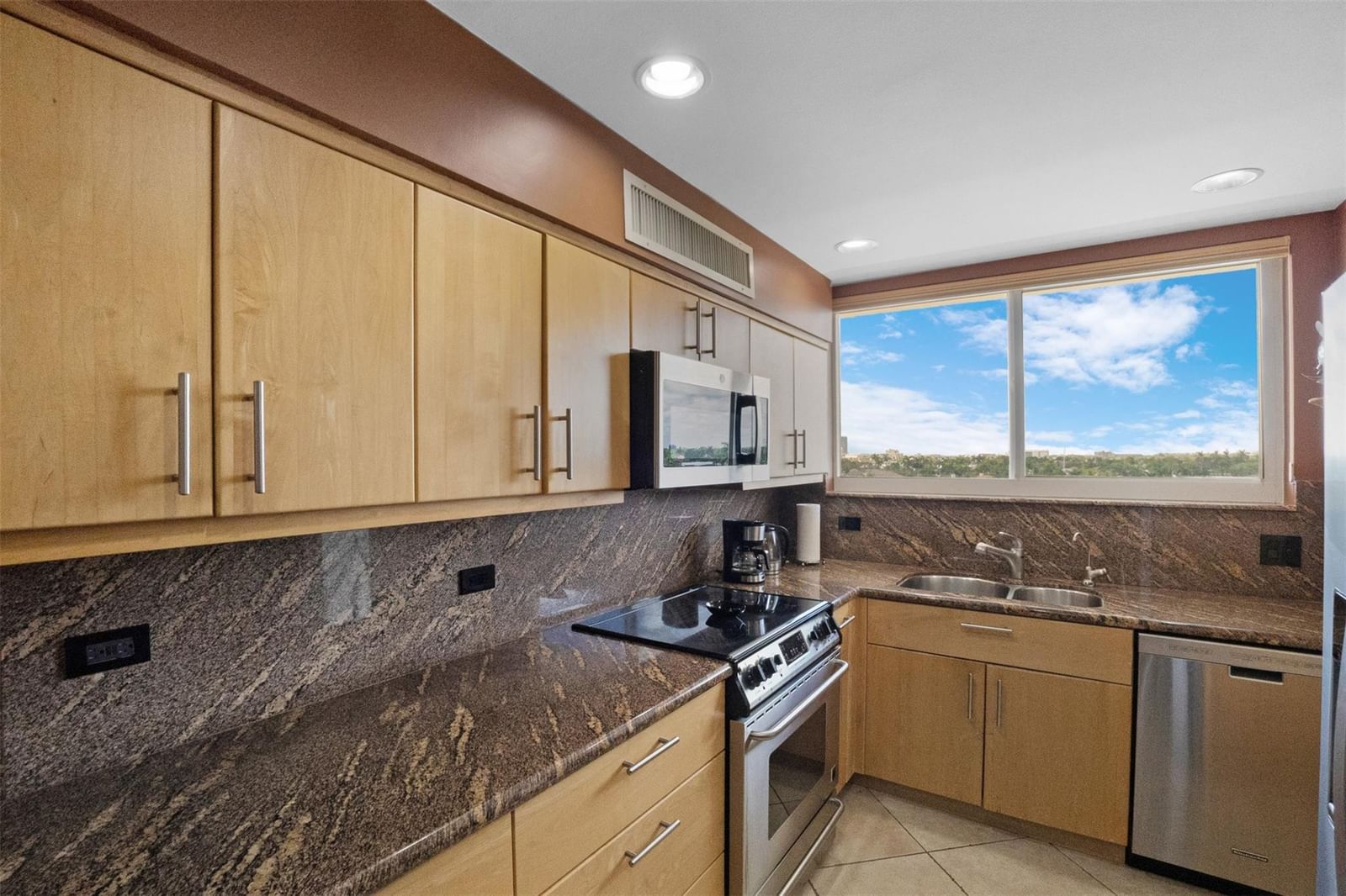 333 Sunset Drive #503, Fort Lauderdale, FL 33301 photo 2