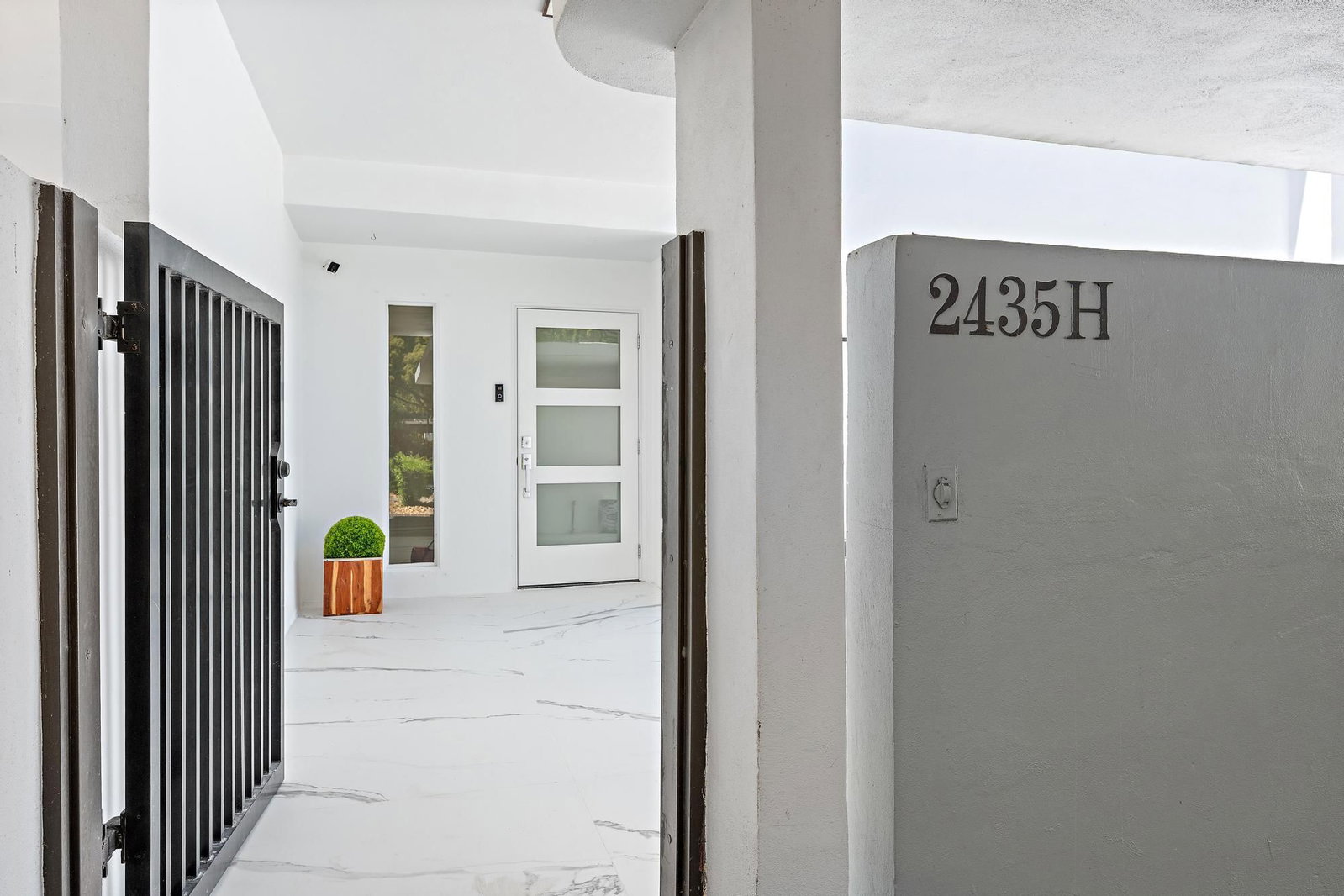 2435 Presidential Way #H, West Palm Beach, FL 33401 photo 2