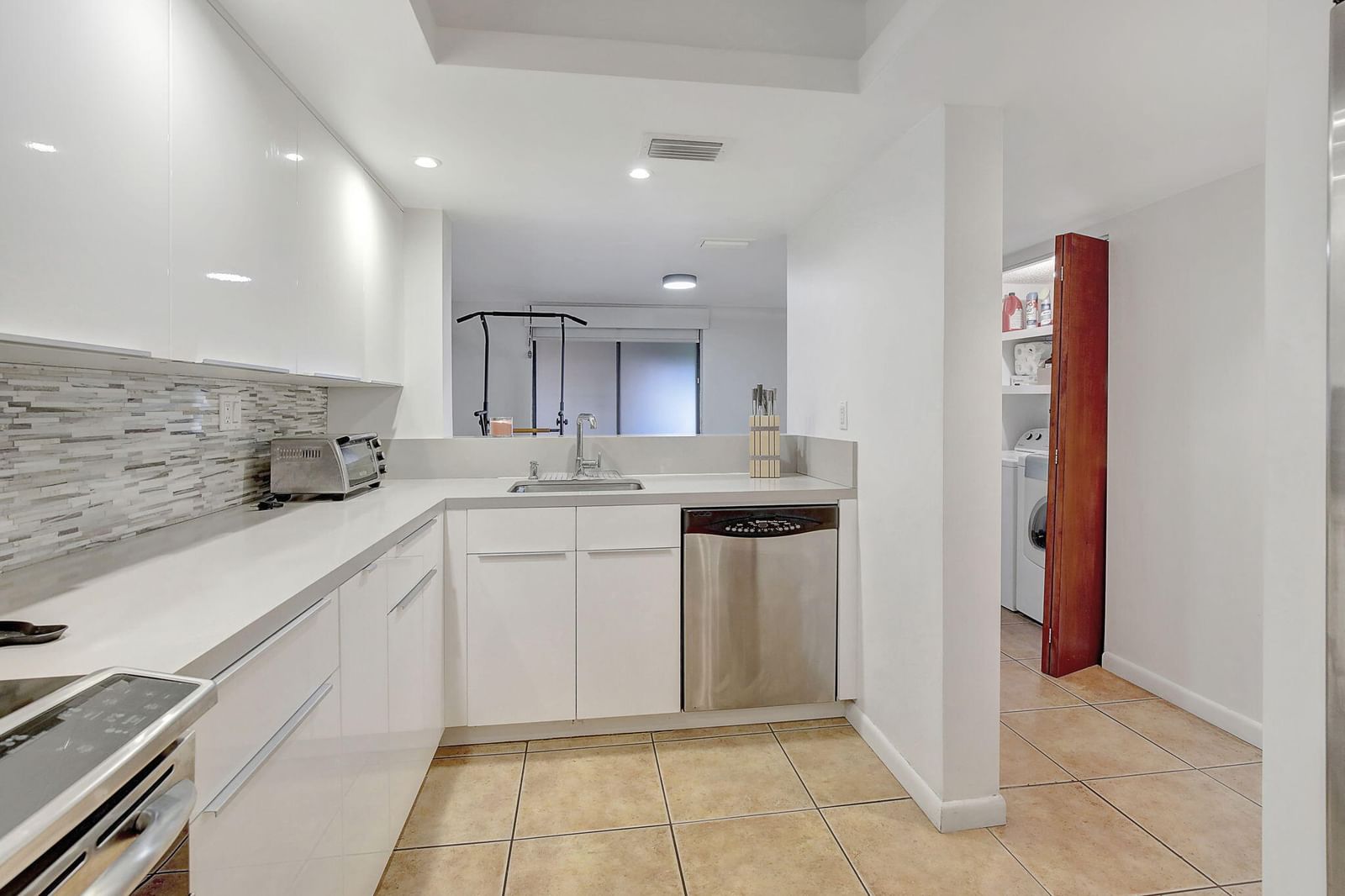 141 SW 96th Terrace #302, Plantation, FL 33324 photo 3