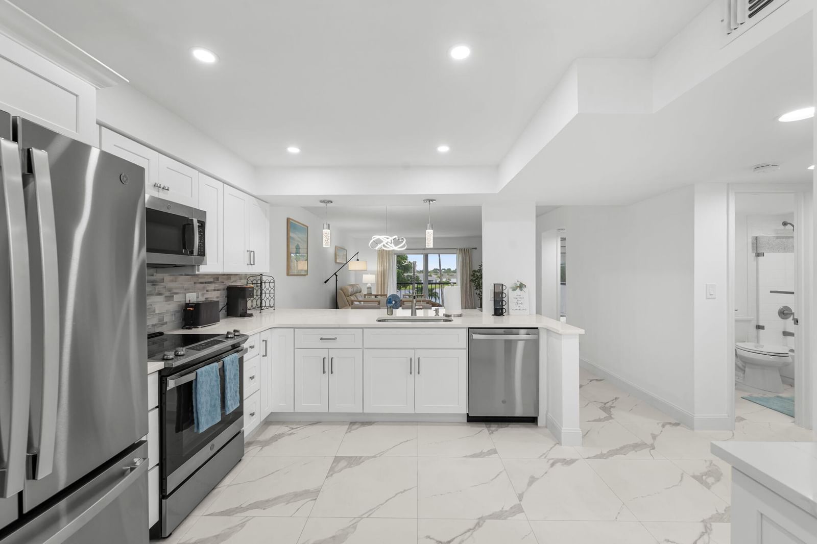 6936 Huntington Lane #302, Delray Beach, FL 33446 photo 2