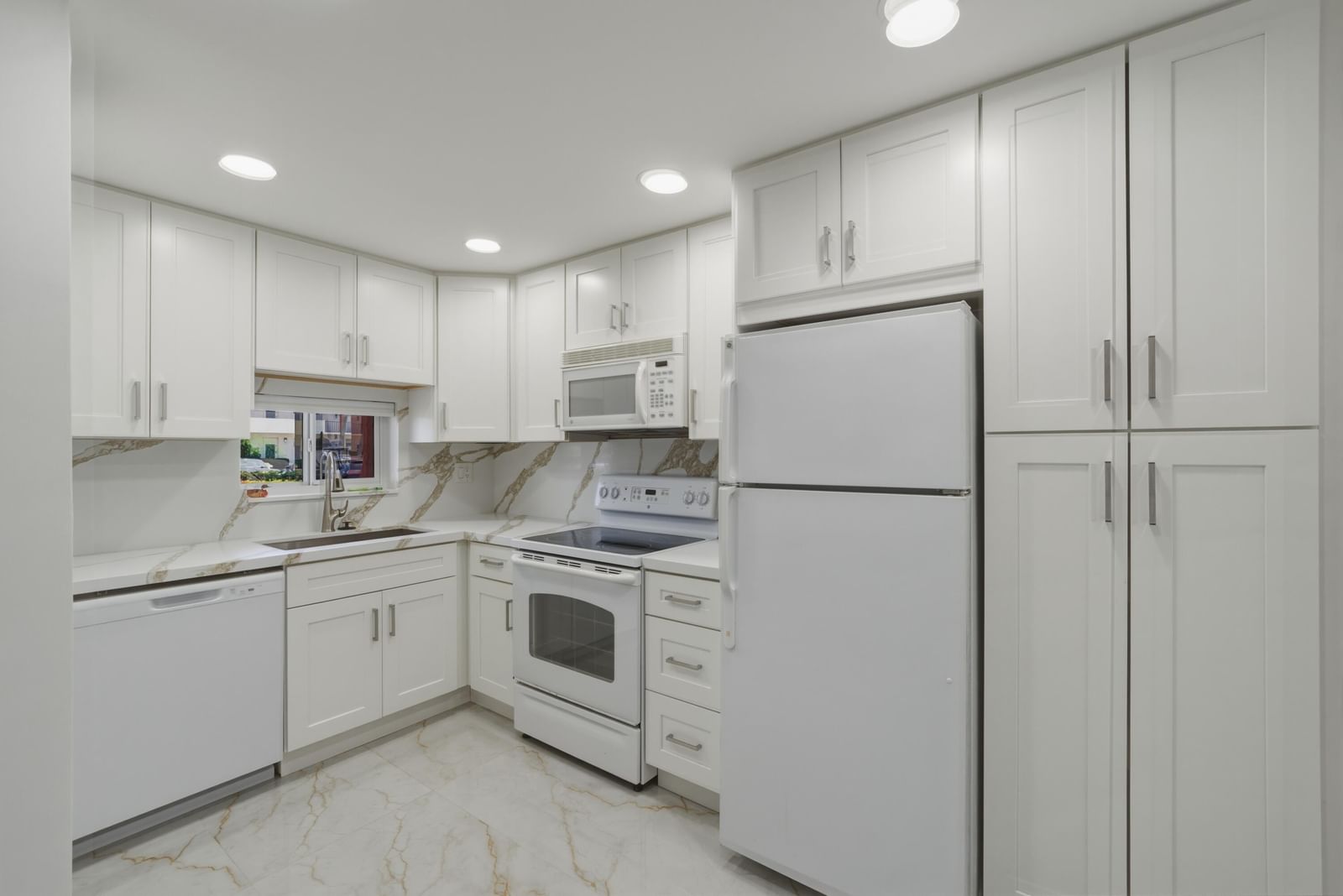371 S Hollybrook Drive #106, Pembroke Pines, FL 33025