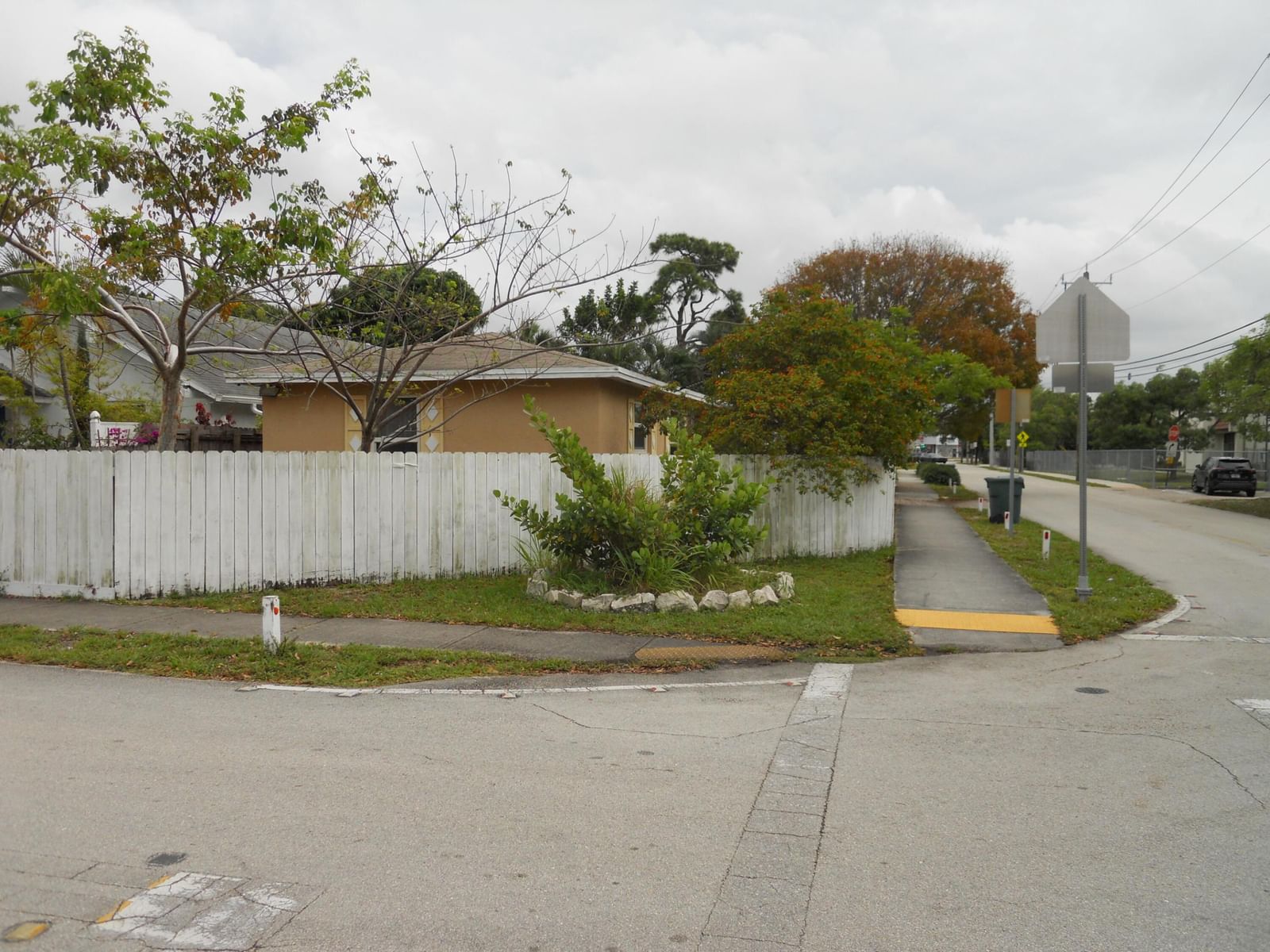 3290 NE 10th Avenue, Oakland Park, FL 33334 photo 2