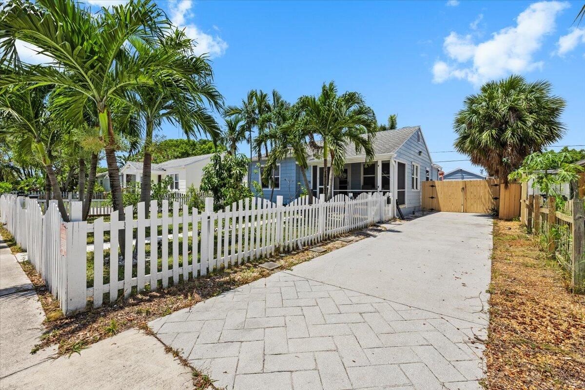 915 N K Street, Lake Worth Beach, FL 33460 photo 2