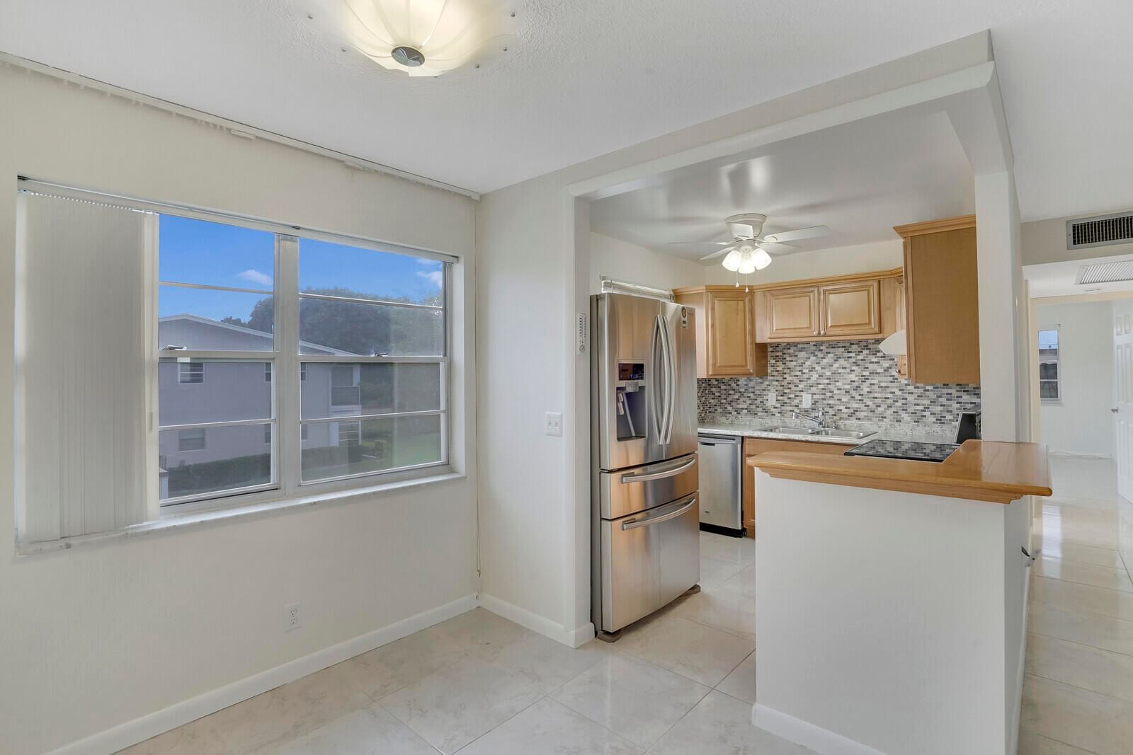 136 Somerset G, West Palm Beach, FL 33417 photo 5