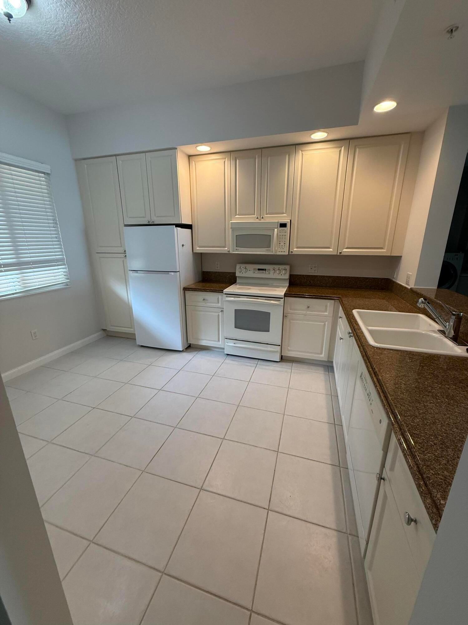 4 Harbour Isle Drive E #Unit 204, Fort Pierce, FL 34949 photo 3