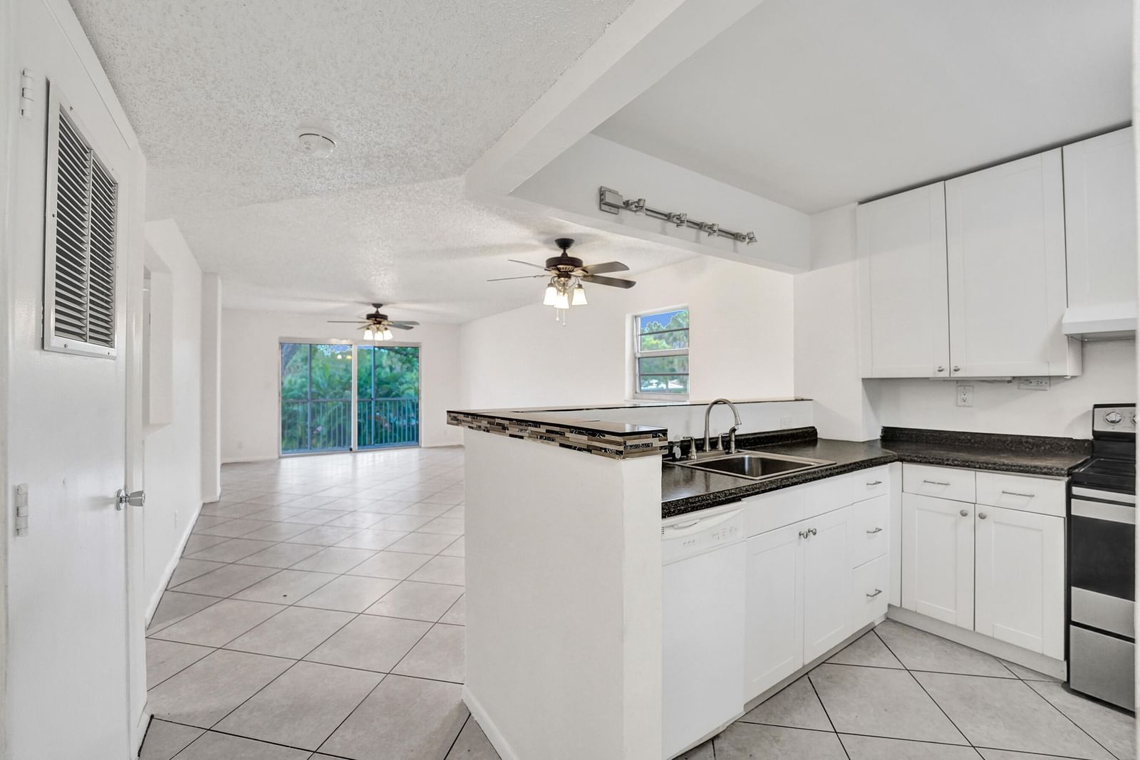 1100 NW 87th Avenue #208, Coral Springs, FL 33071 photo 2