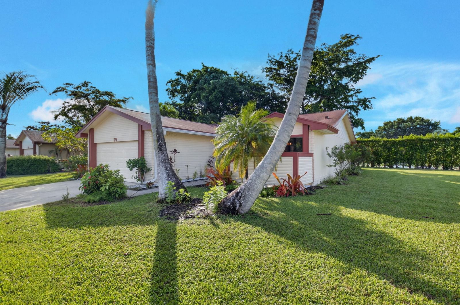 29 Fawlkland Circle, Boynton Beach, FL 33426 photo 2
