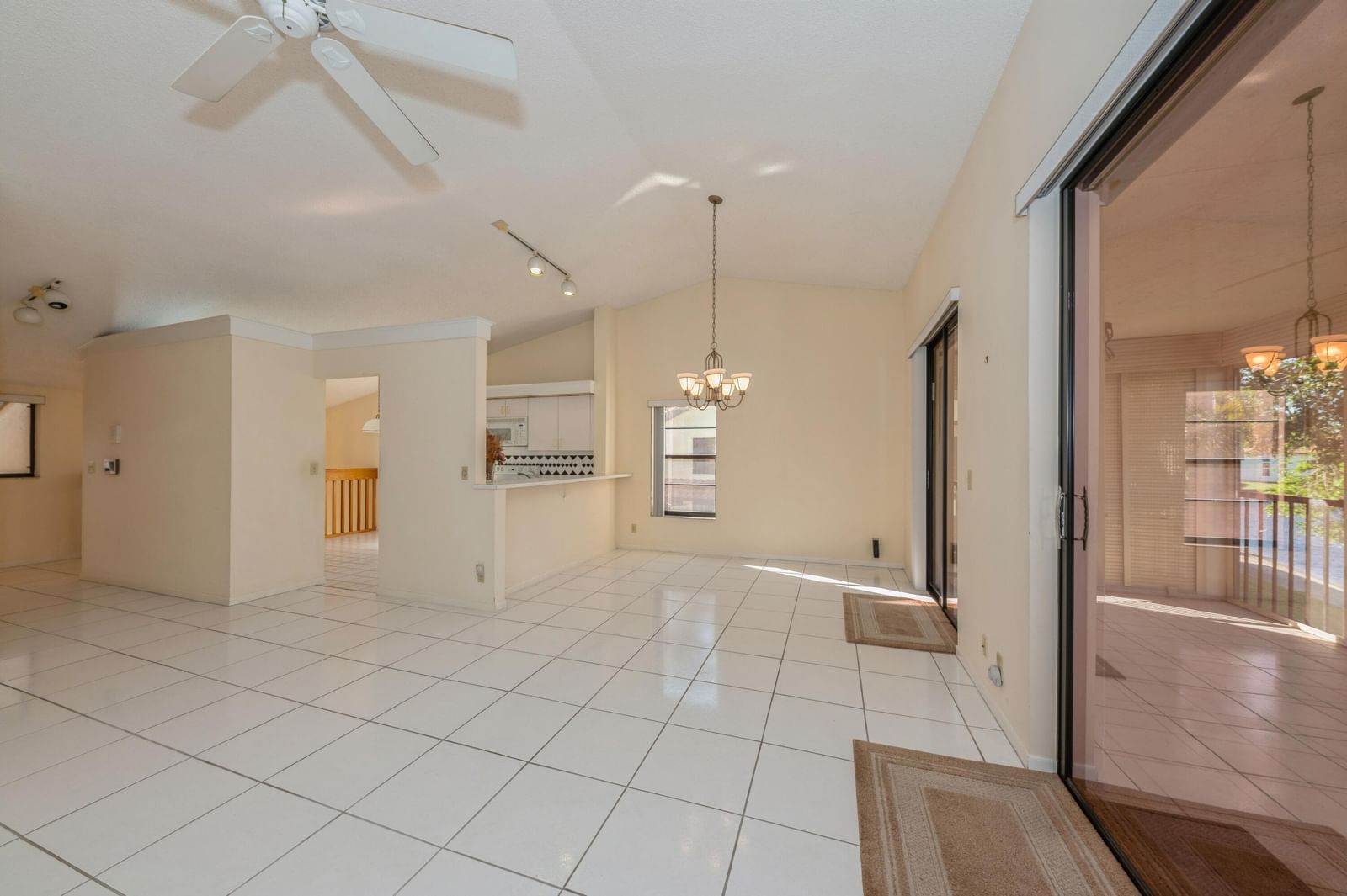 10439 S Circle Lake Drive #201, Boynton Beach, FL 33437 photo 5