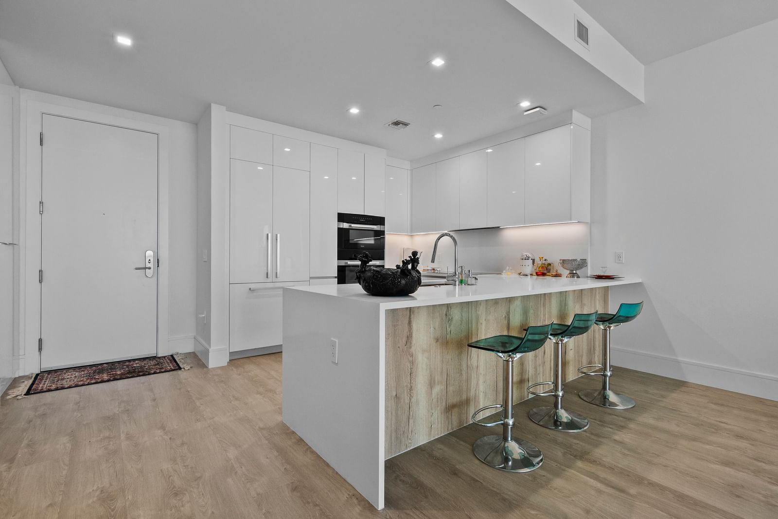 220 Lake Shore Drive #1913, Lake Park, FL 33403 photo 2