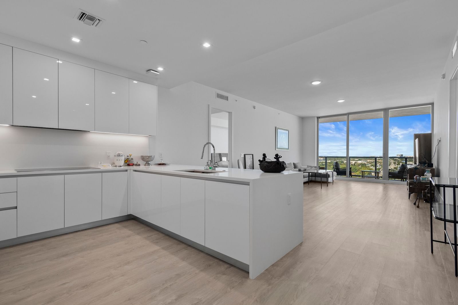 220 Lake Shore Drive #1913, Lake Park, FL 33403