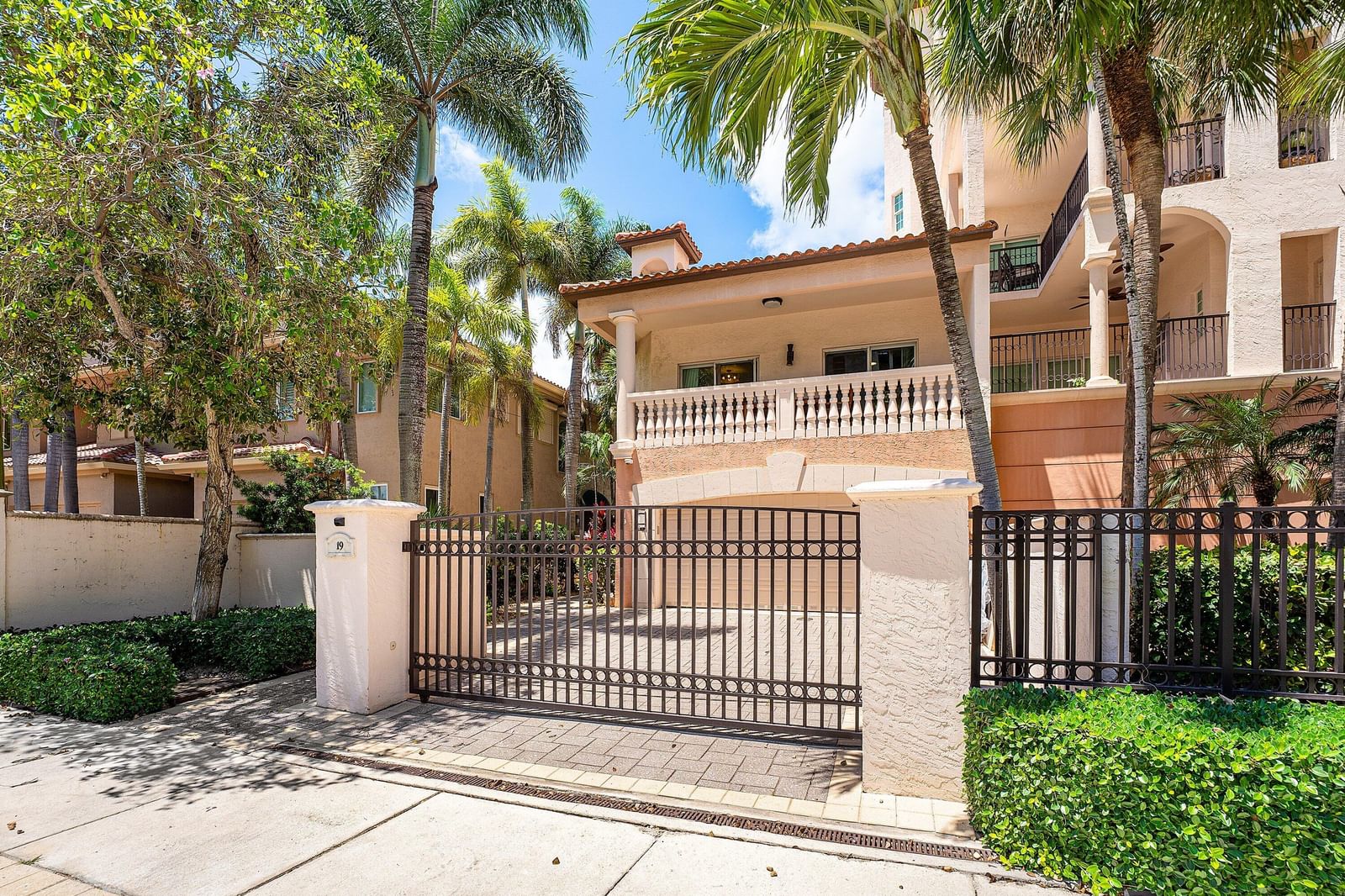 19 Hendricks Isle, Fort Lauderdale, FL 33301 photo 2