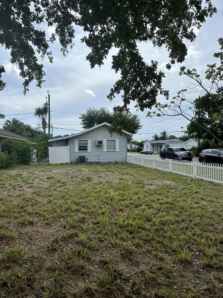 312 12th Avenue N, Lake Worth, FL 33460 photo 2
