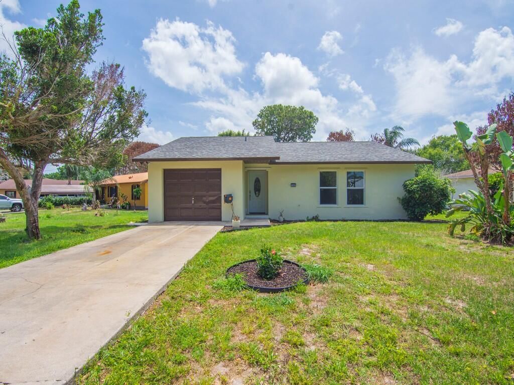 4065 46th Lane, Vero Beach, FL 32967 photo 2