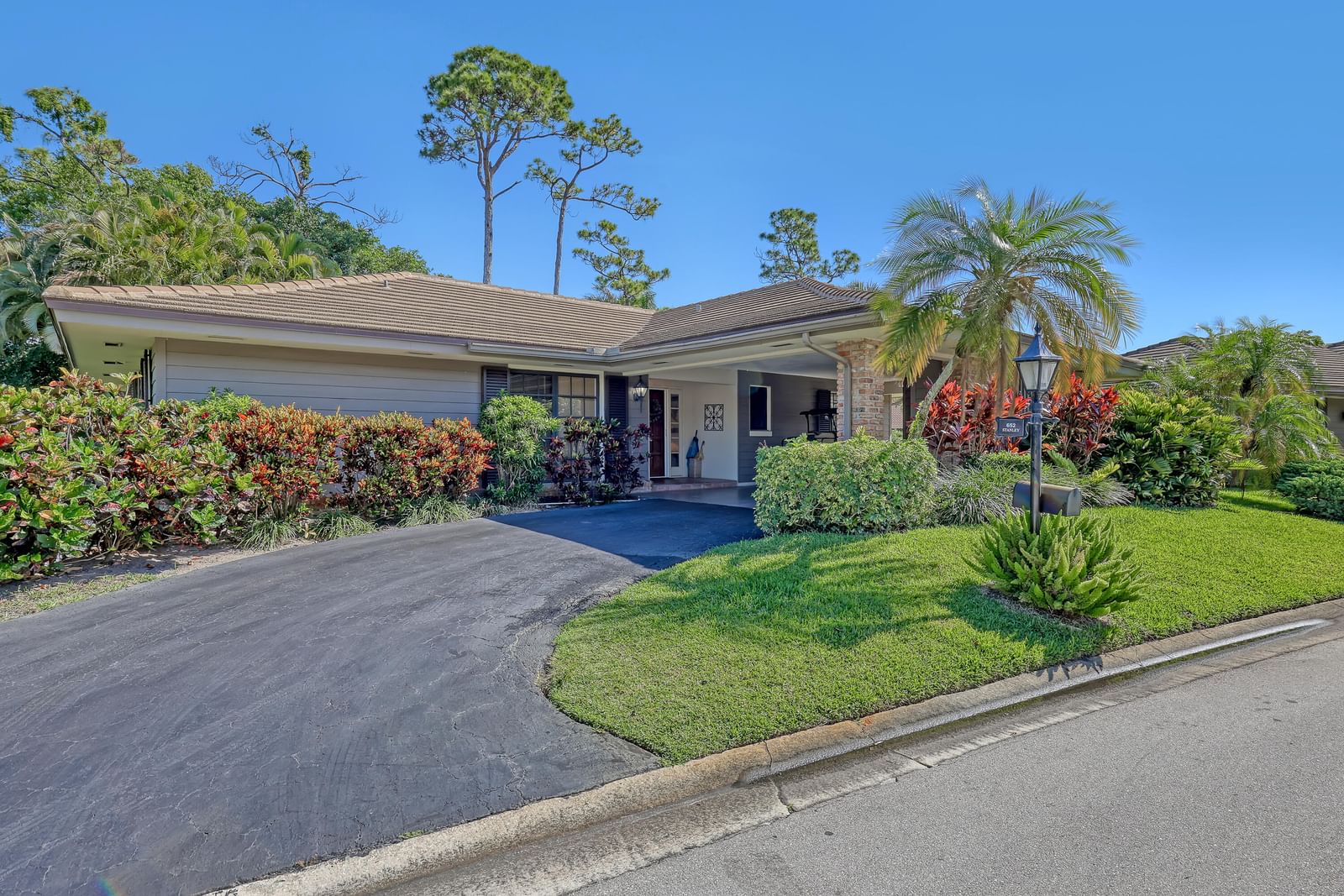 652 Cypress Key Circle, Atlantis, FL 33462 photo 2