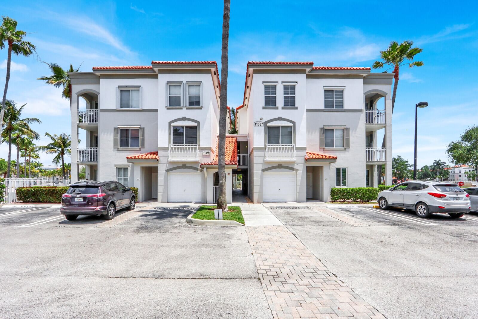 11037 Legacy Boulevard #302, Palm Beach Gardens, FL 33410 photo 2