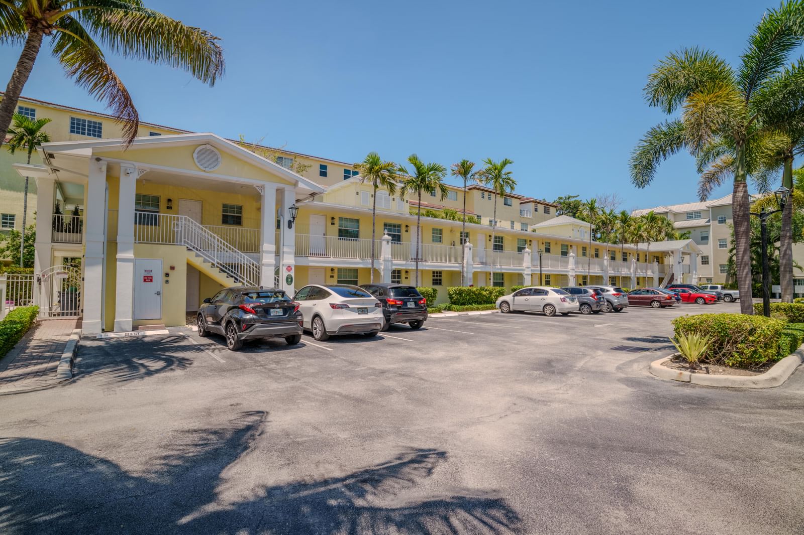 2660 NE 8th Avenue #106, Wilton Manors, FL 33334 photo 2
