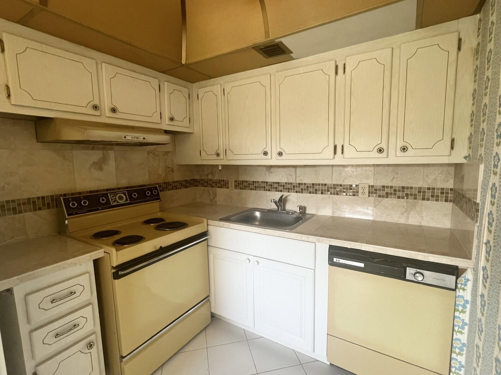 392 Grantham F #392, Deerfield Beach, FL 33442 photo 3