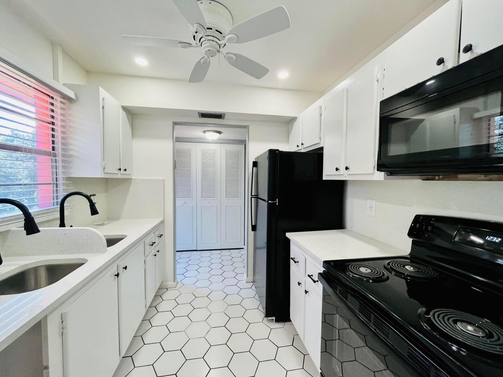 11 Golfs Edge E #E, West Palm Beach, FL 33417 photo 2