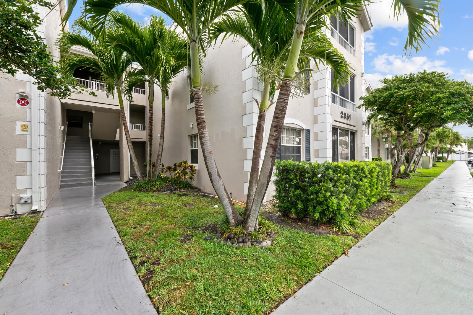 2861 N Oakland Forest Drive #202, Oakland Park, FL 33309