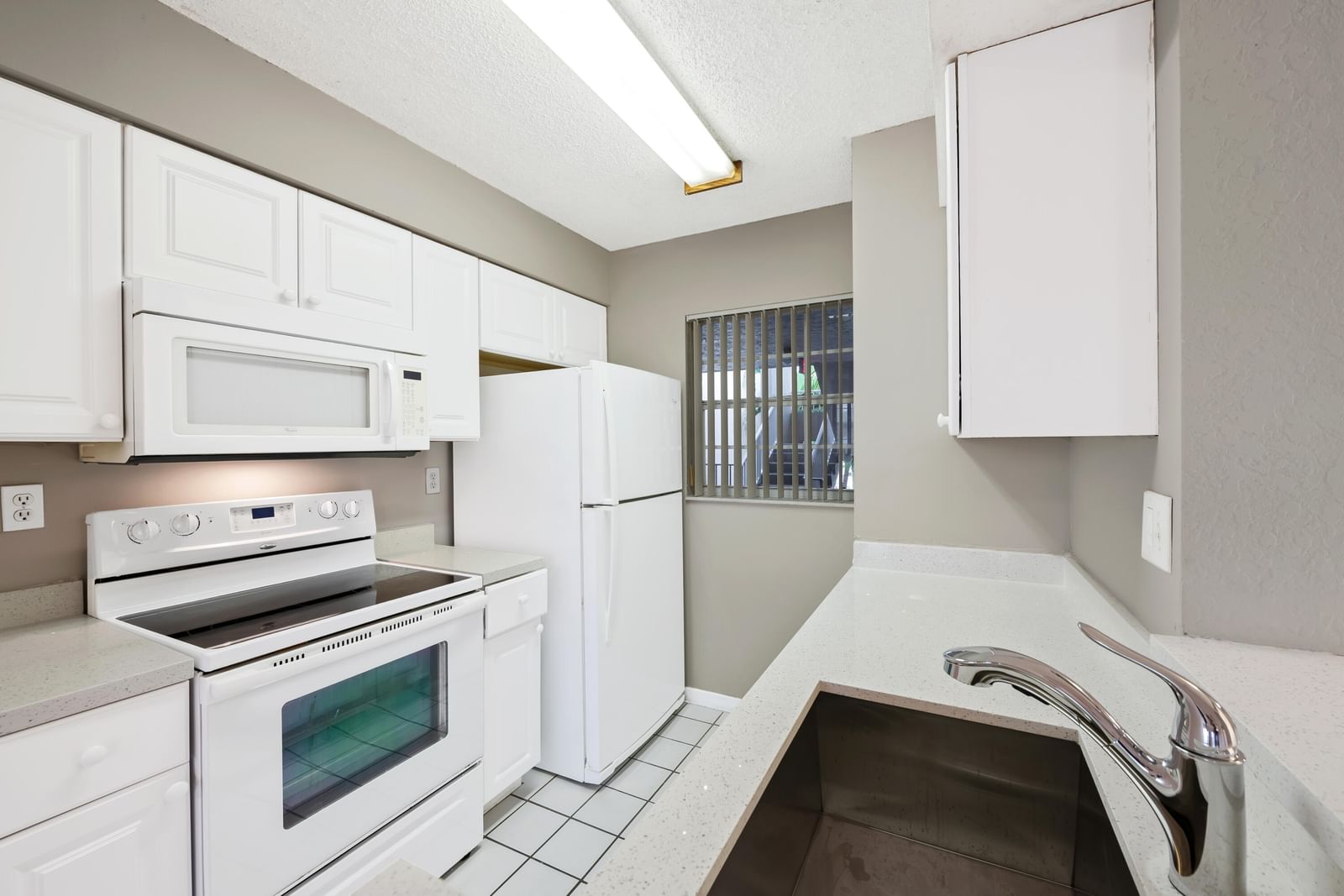 2861 N Oakland Forest Drive #202, Oakland Park, FL 33309 photo 4