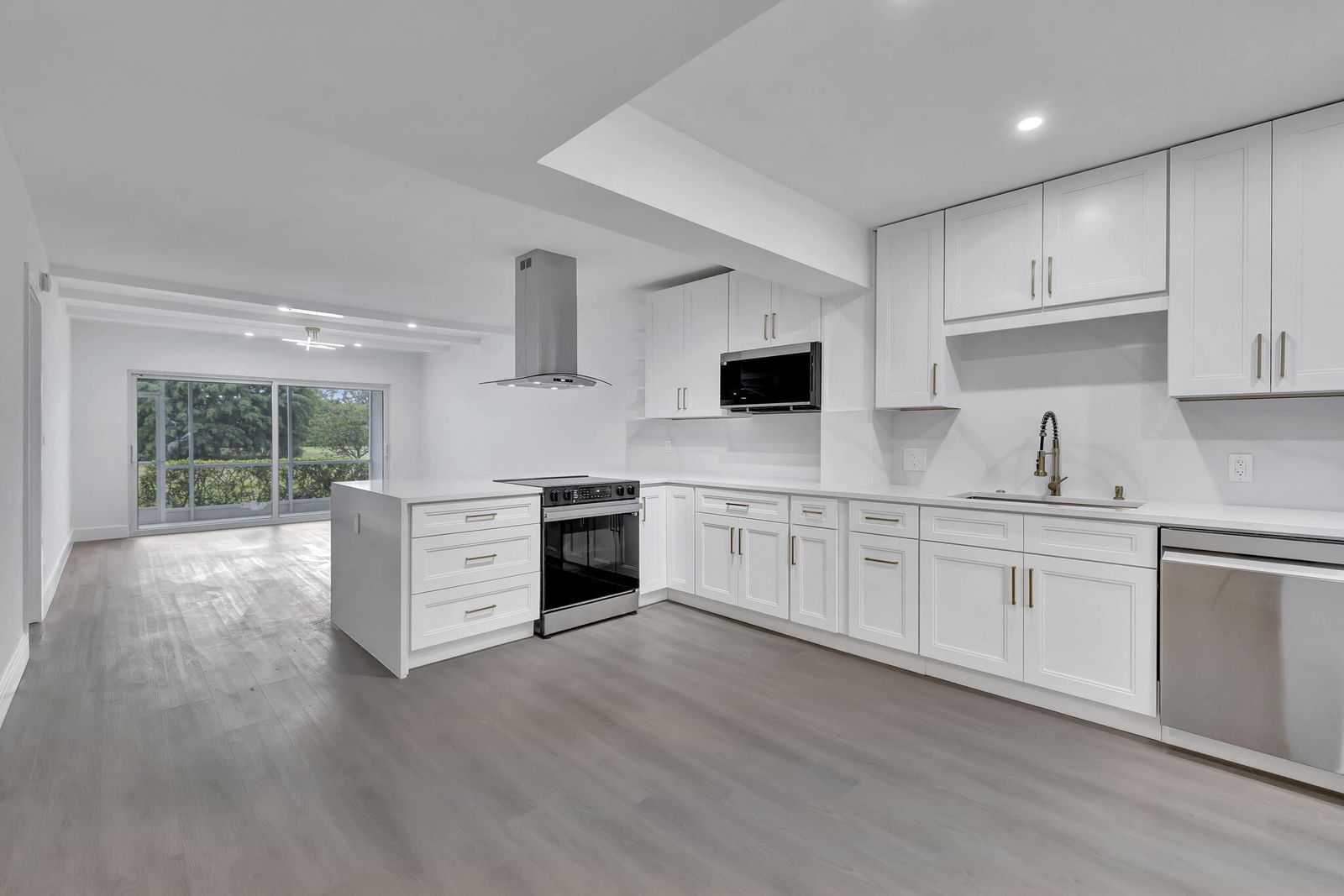 3100 N Palm Aire Drive #106, Pompano Beach, FL 33069 photo 4